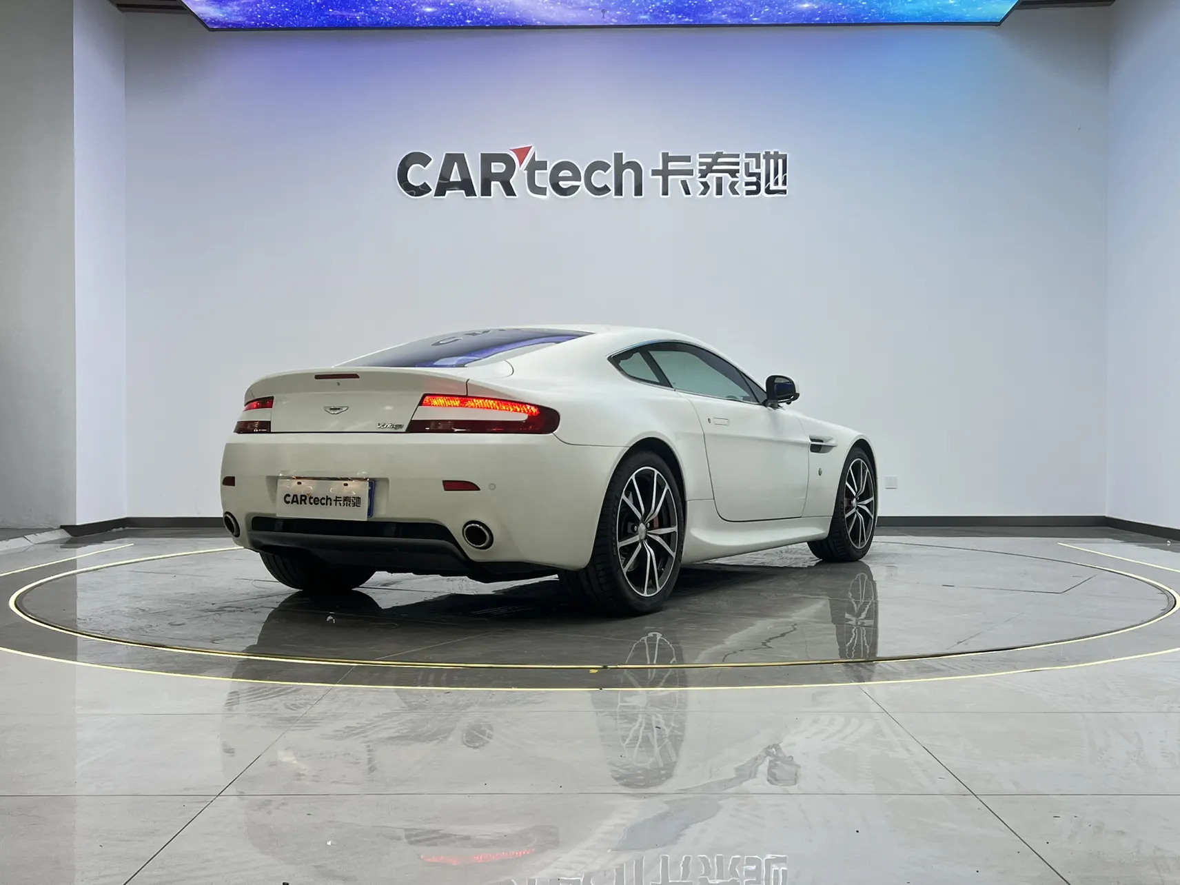 Aston Martin Vantage, 2012 4