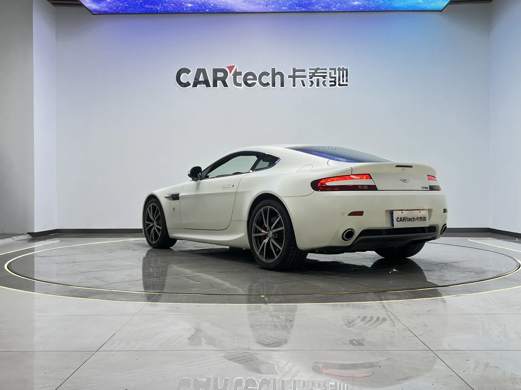Aston Martin Vantage, 2012 6