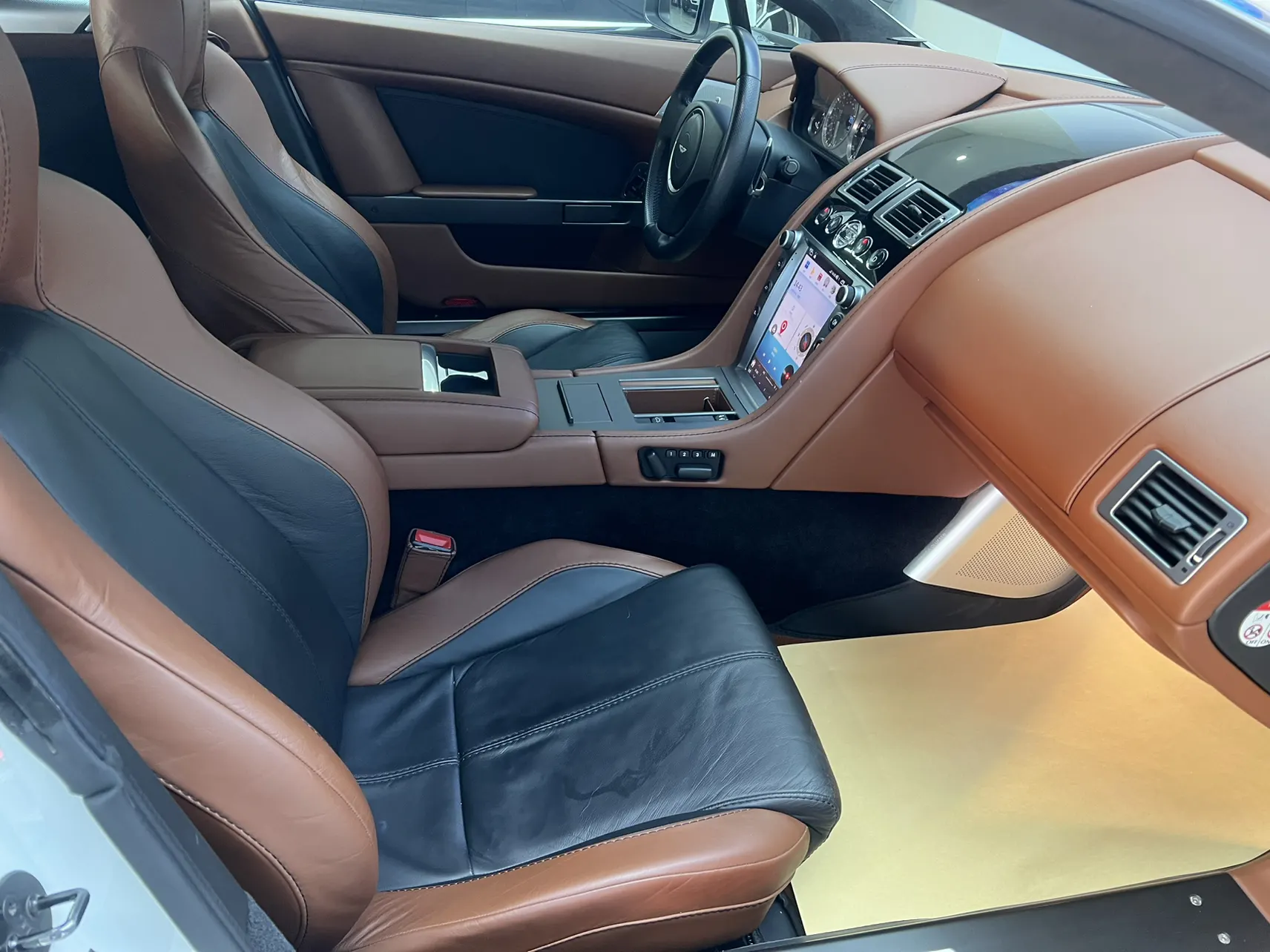 Aston Martin Vantage, 2012 18