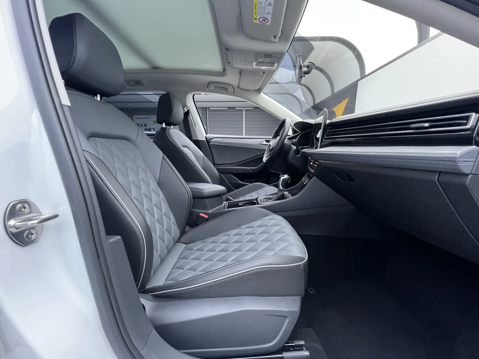 Volkswagen Sagitar, 2023 16