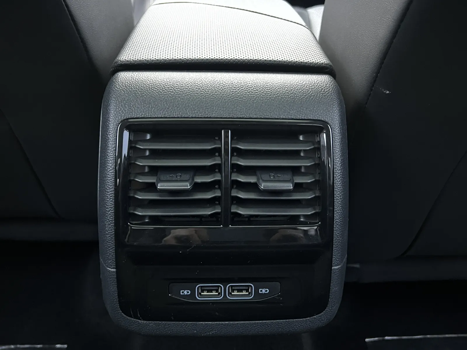 Volkswagen Sagitar, 2023 19
