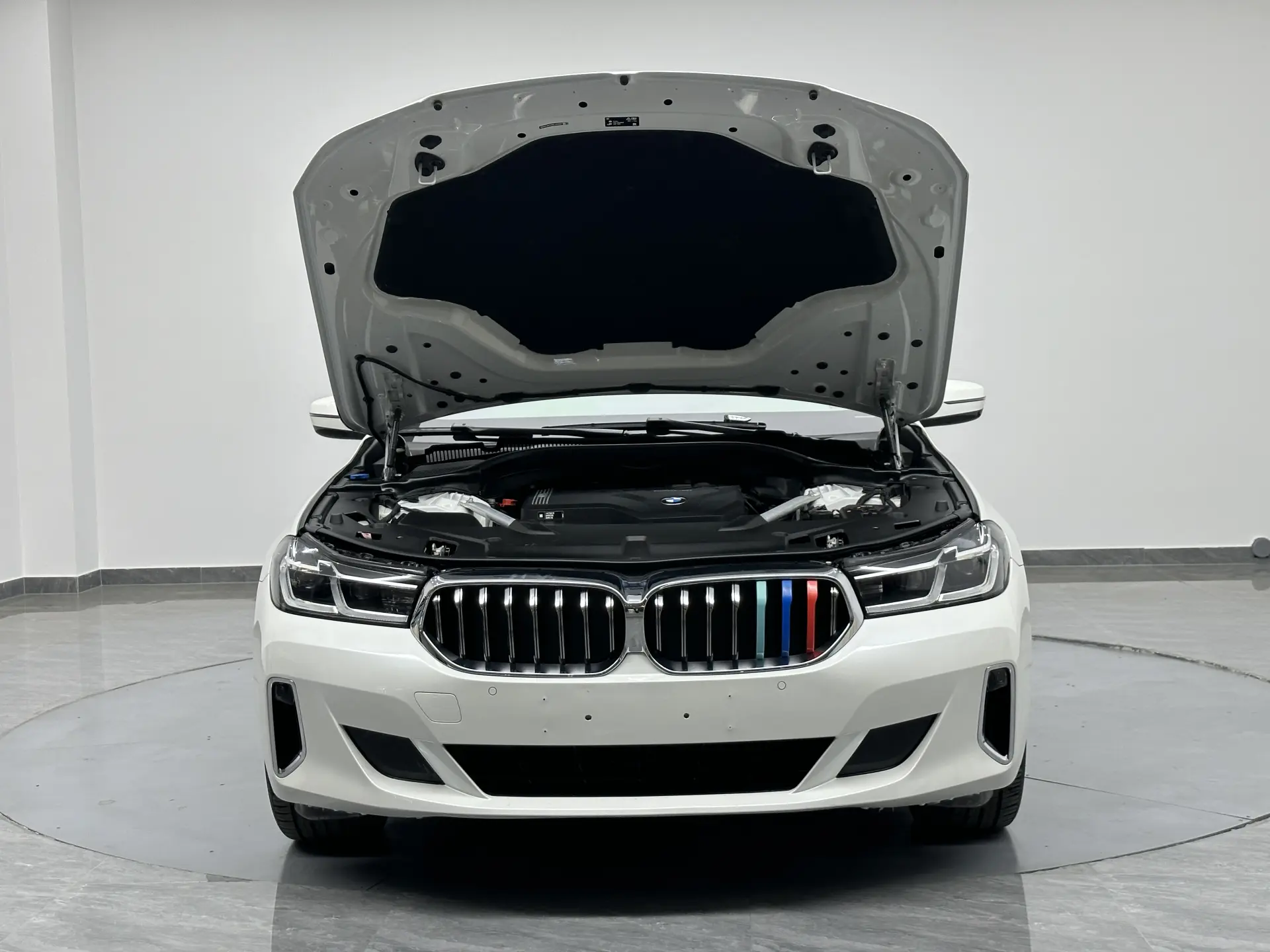 BMW 6GT, 2022 36