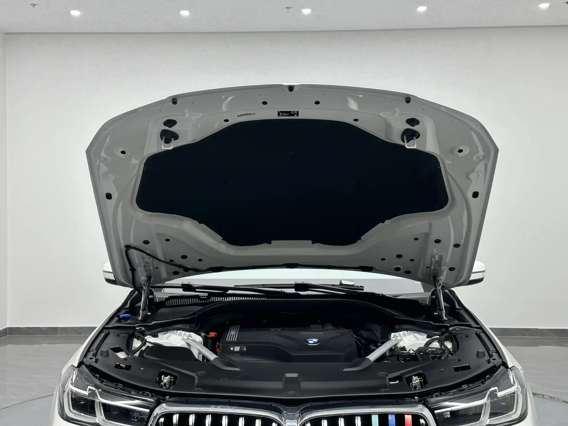 BMW 6GT, 2022 37