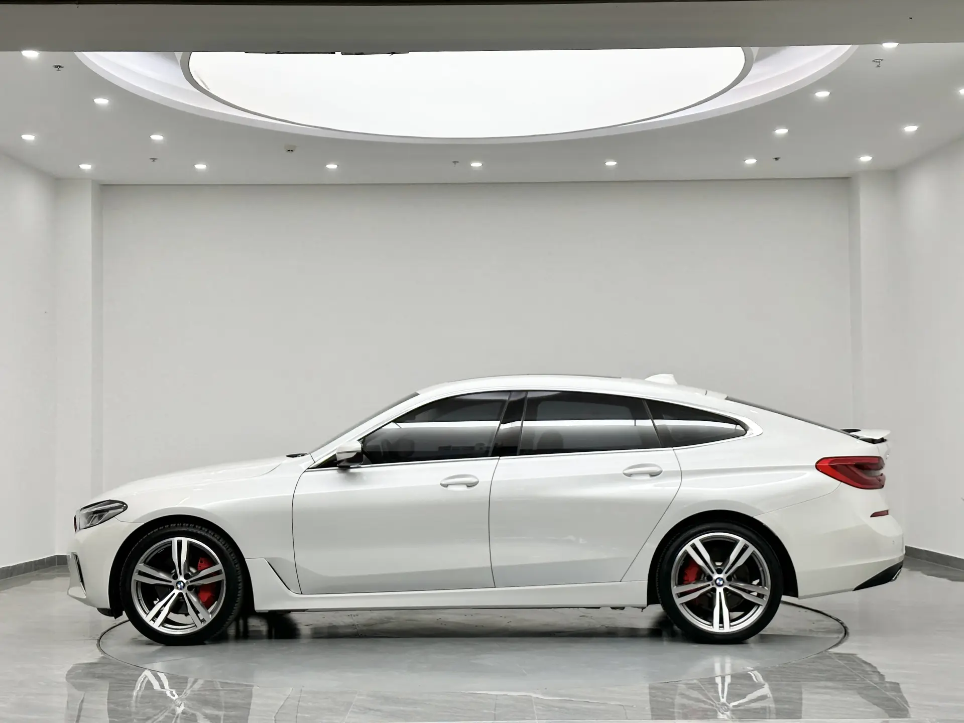 BMW 6GT, 2022 13