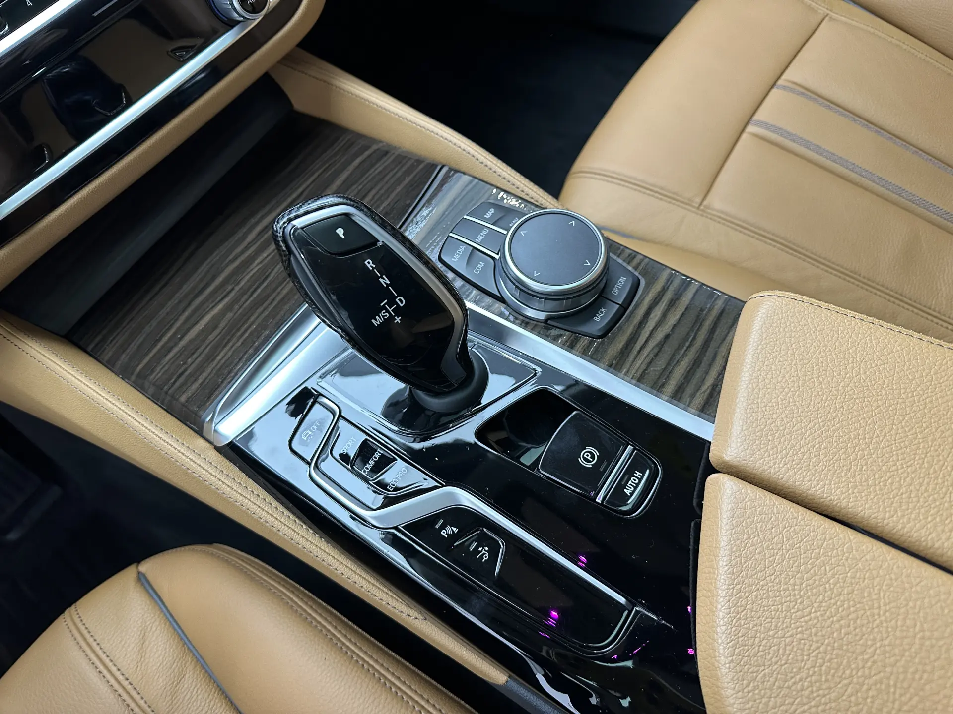 BMW 6GT, 2022 25