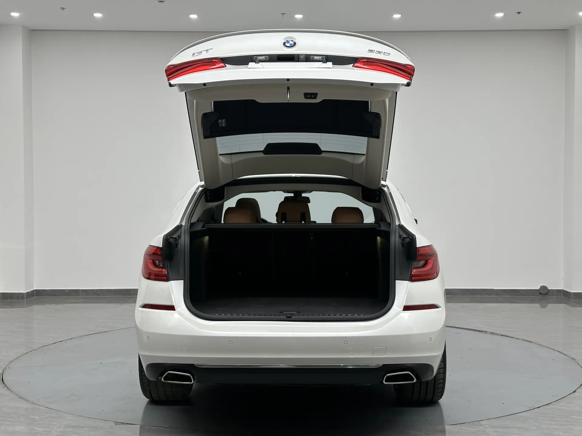BMW 6GT, 2022 38