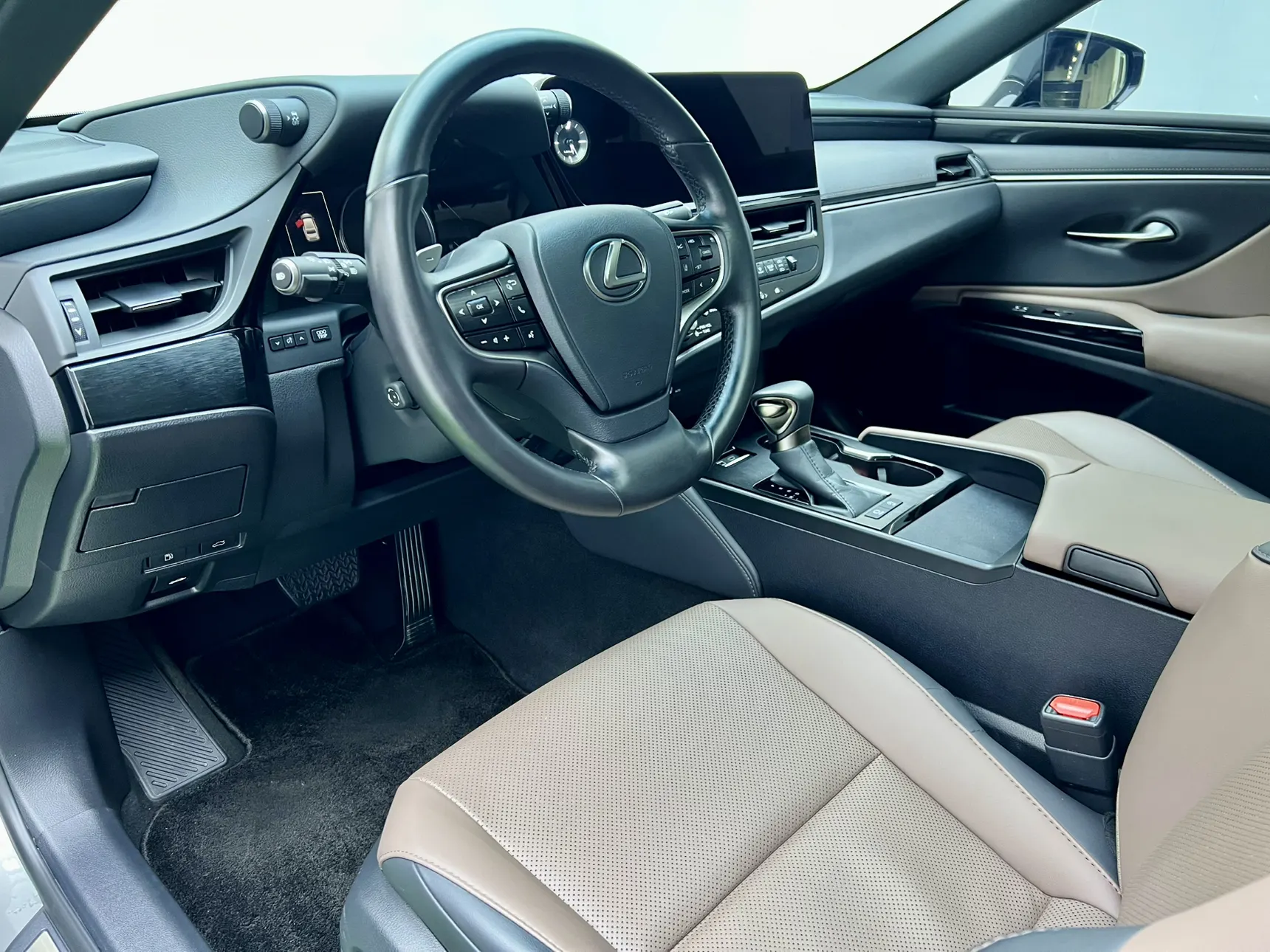 Lexus ES 200, 2024 16