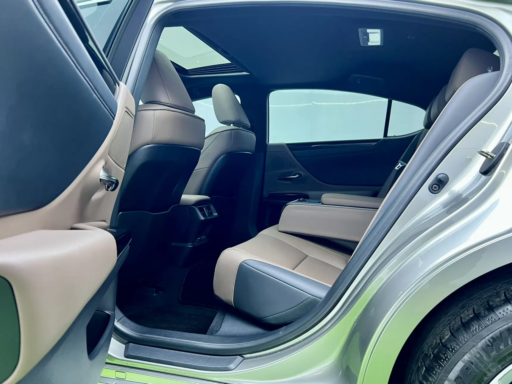 Lexus ES 200, 2024 14