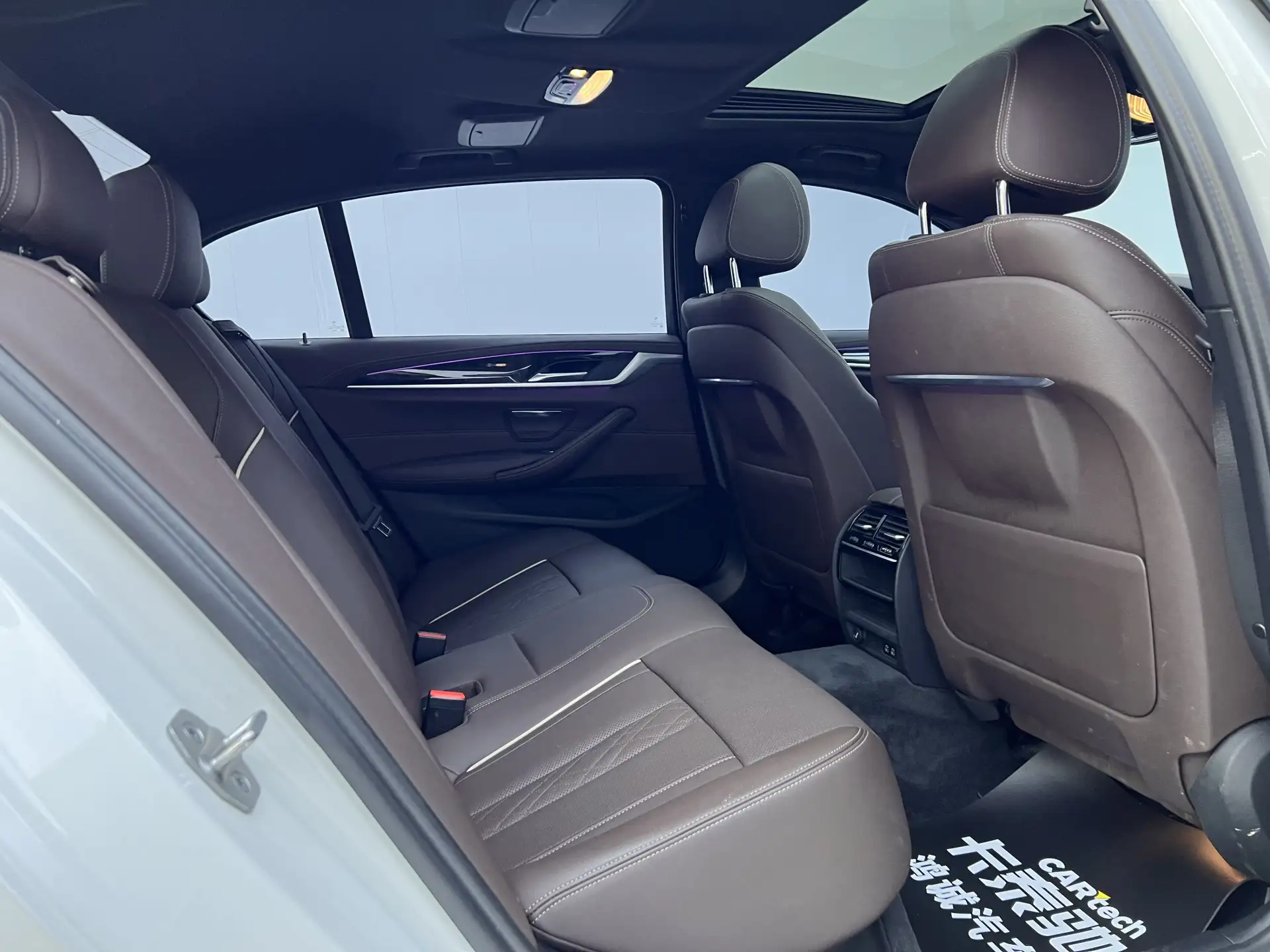 BMW 525Li, 2022 24