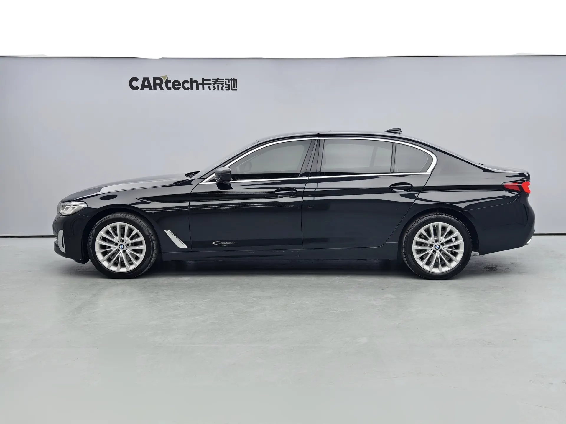 BMW 525Li, 2022 3