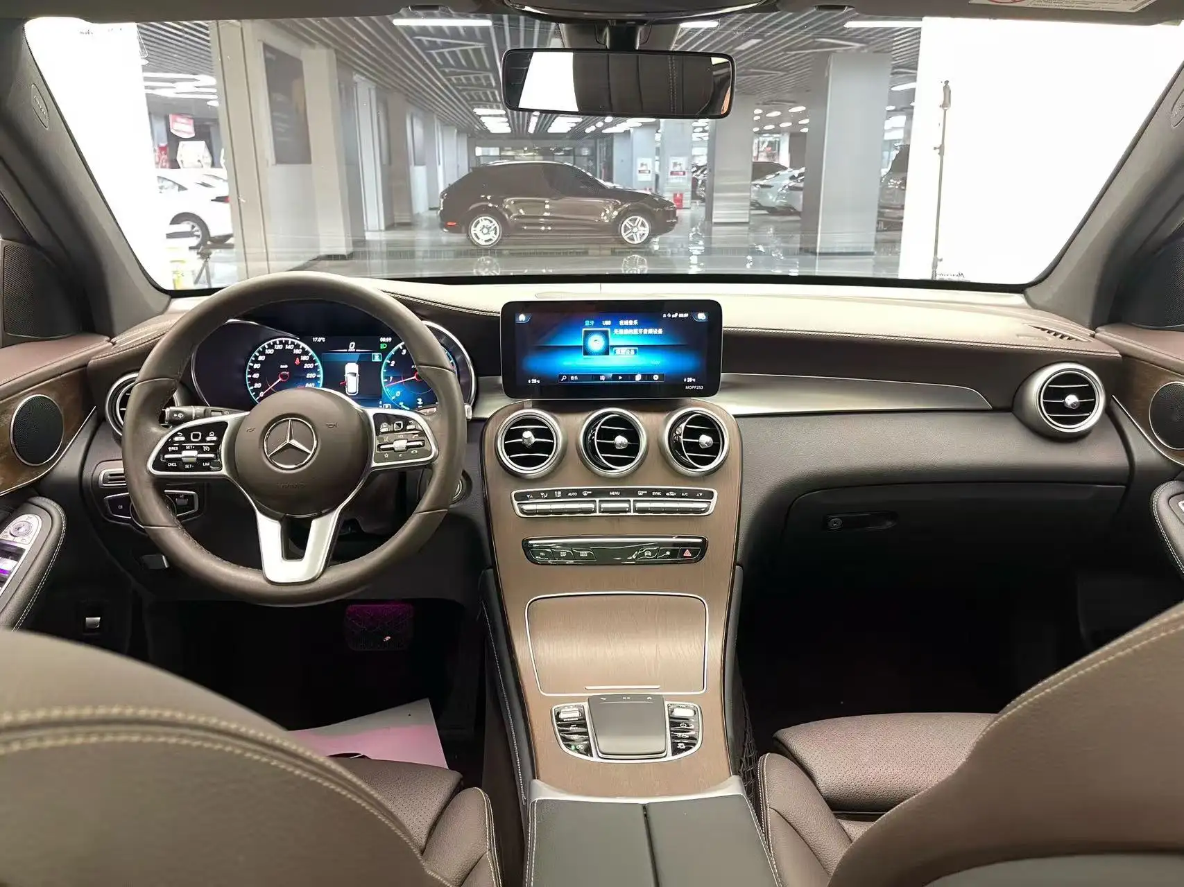 Mercedes-Benz GLC 260 L, 2020 10