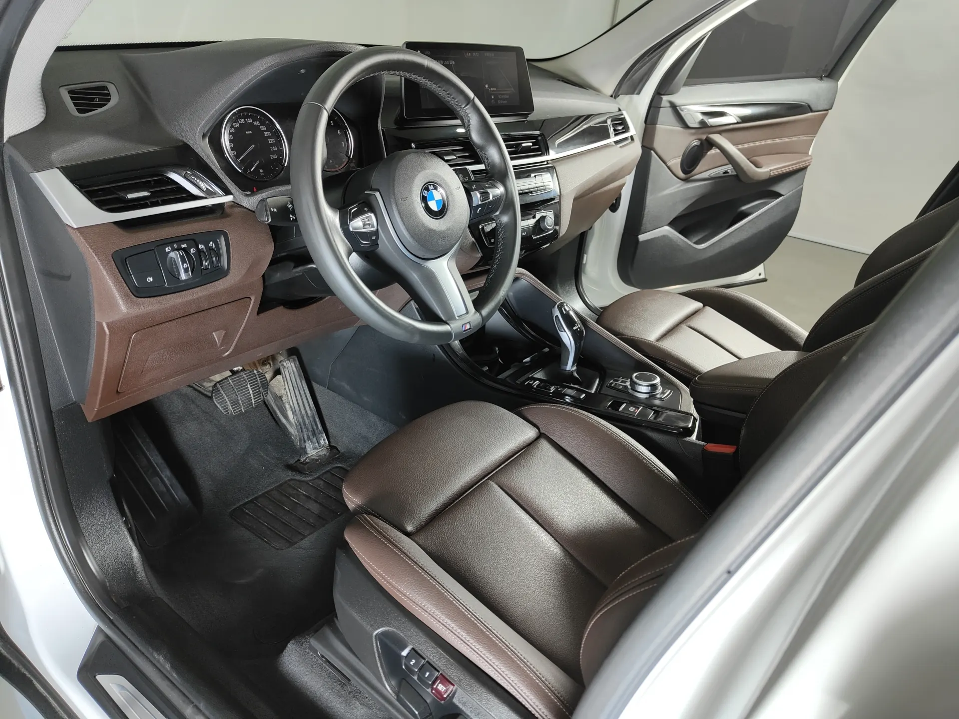 BMW X1, 2019 все фото