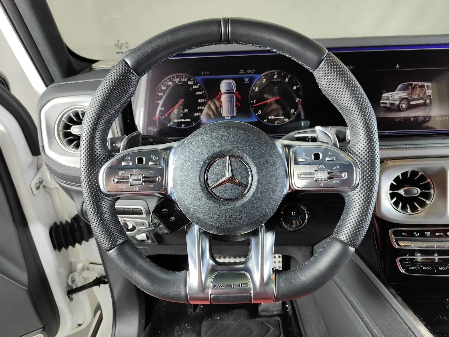 Mercedes-Benz G 63, 2024 11