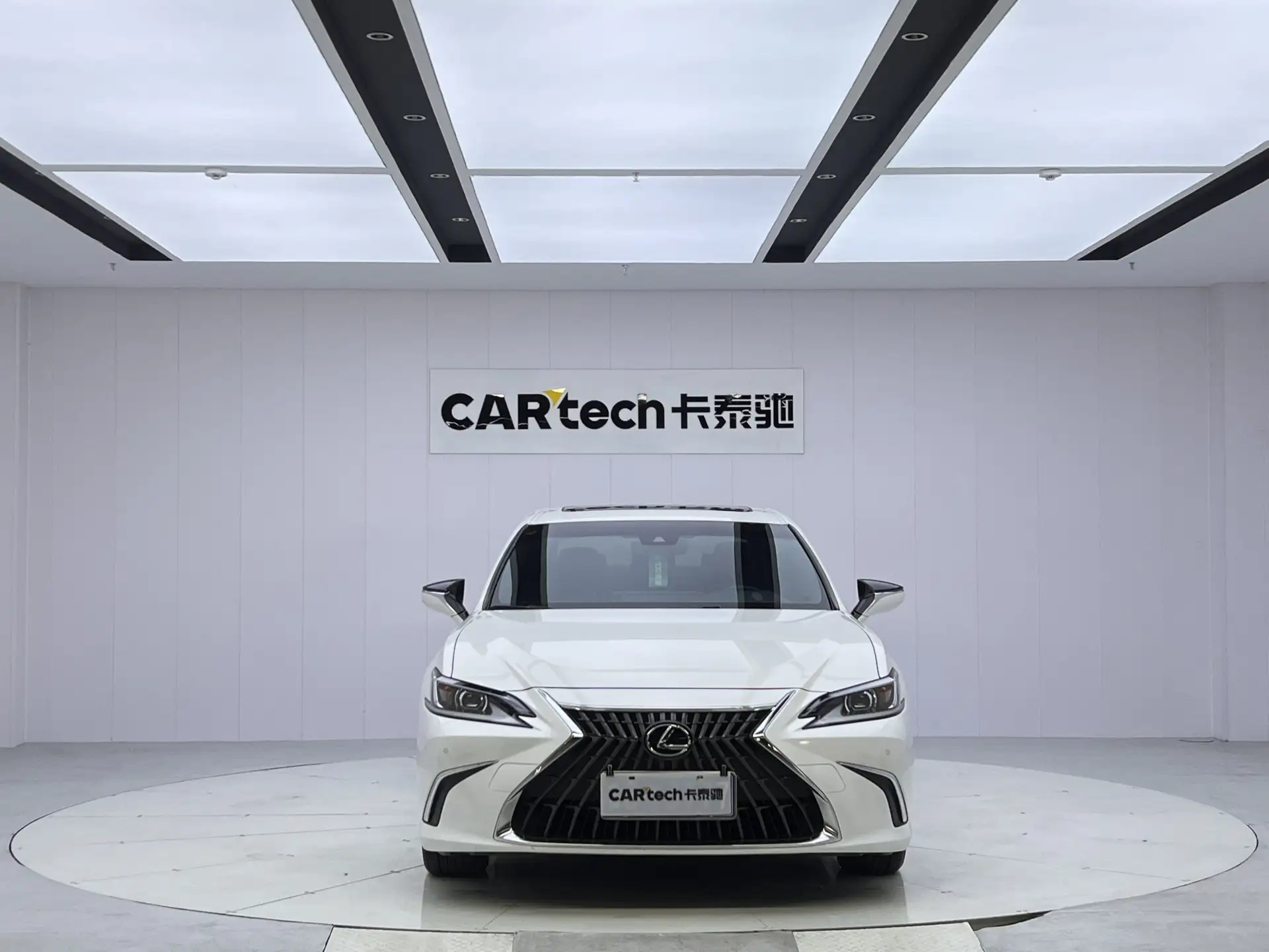 Lexus ES 200, 2024 3