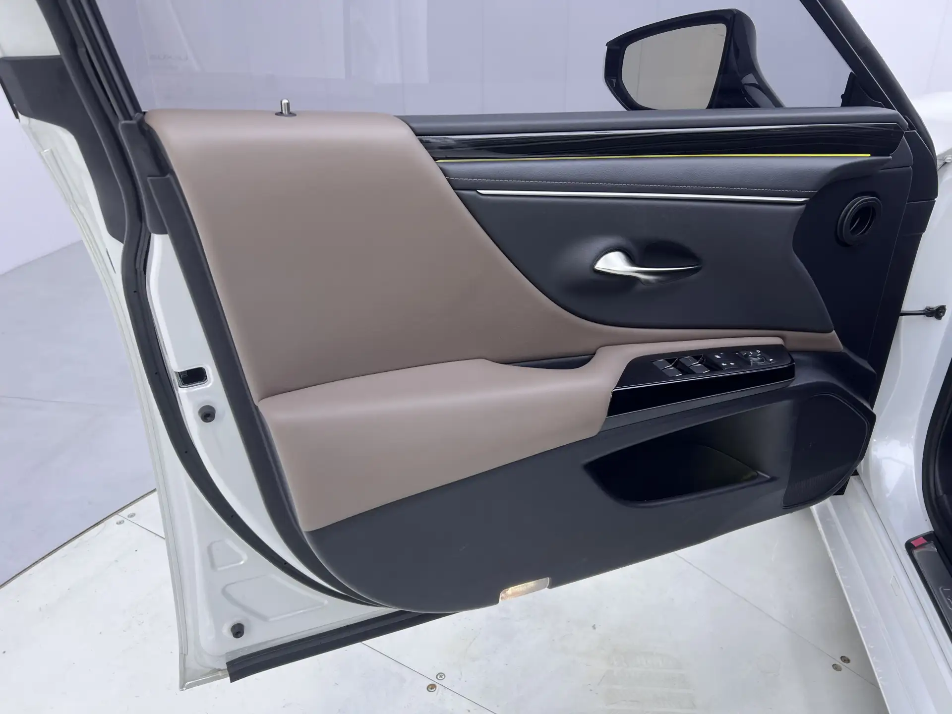 Lexus ES 200, 2024 17