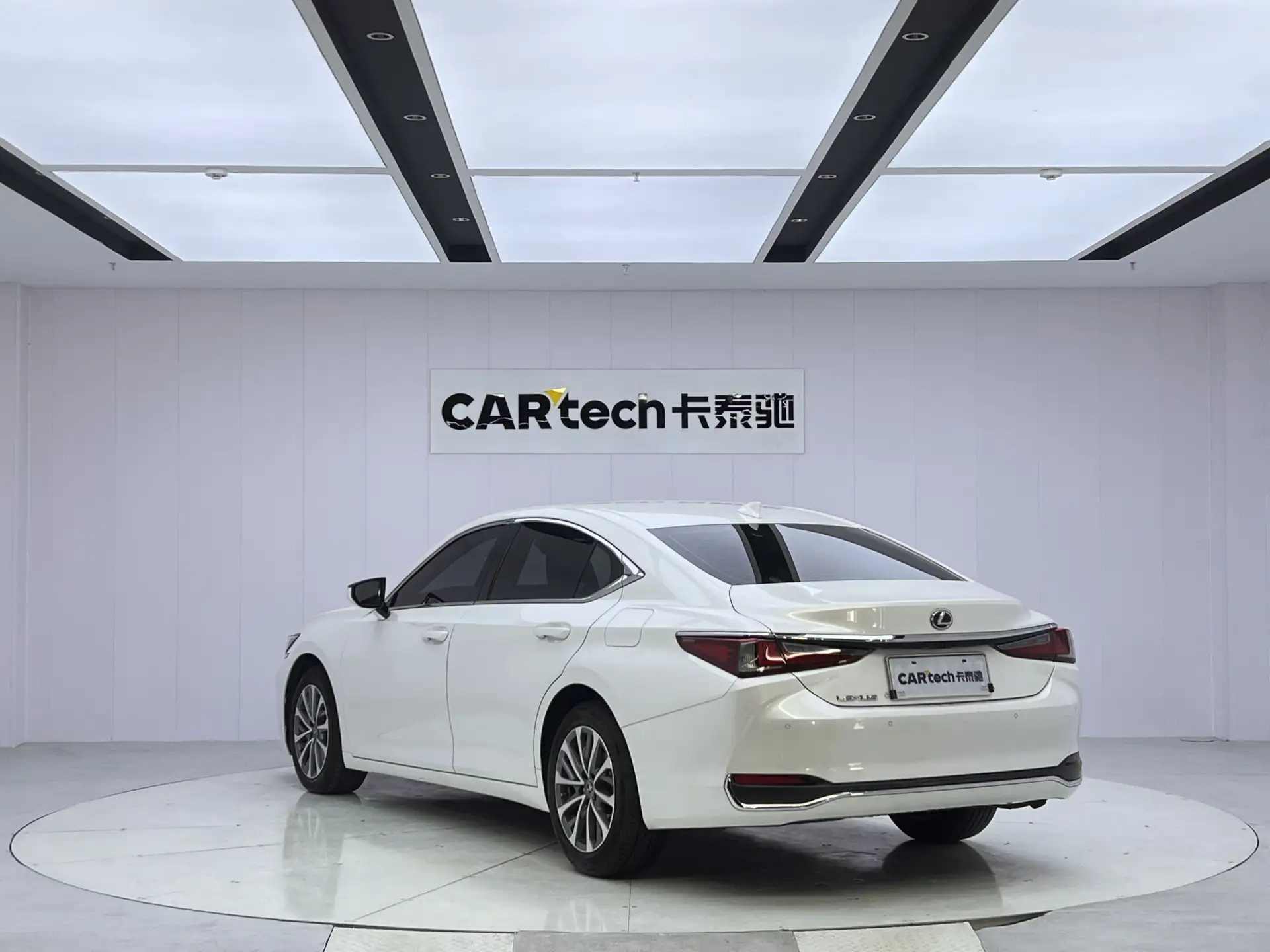 Lexus ES 200, 2024 7