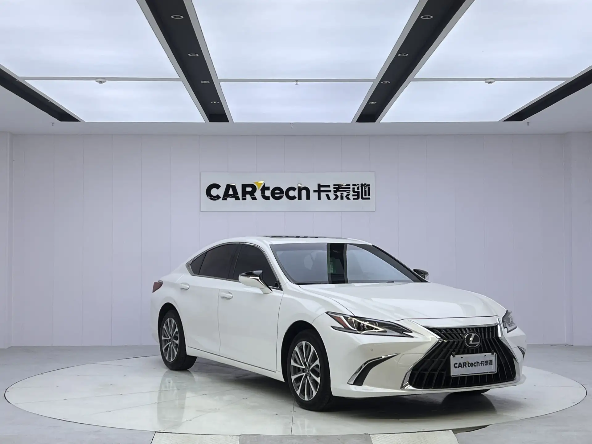 Lexus ES 200, 2024 2