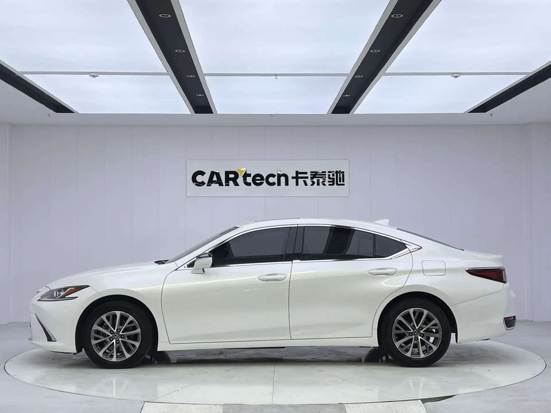 Lexus ES 200, 2024 8