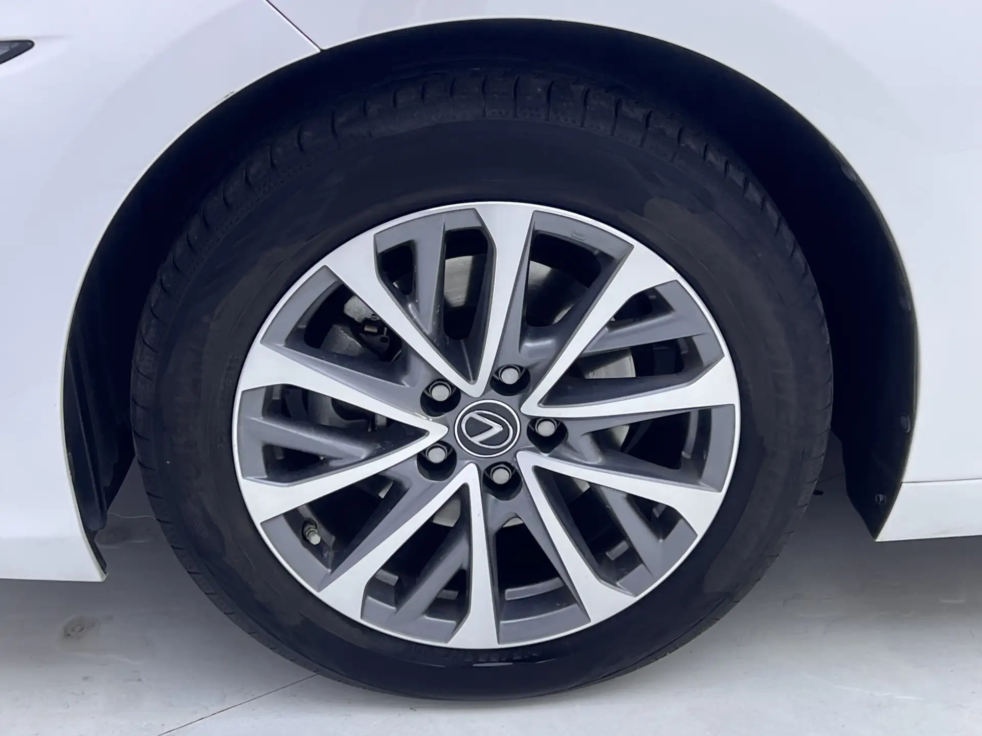Lexus ES 200, 2024 11