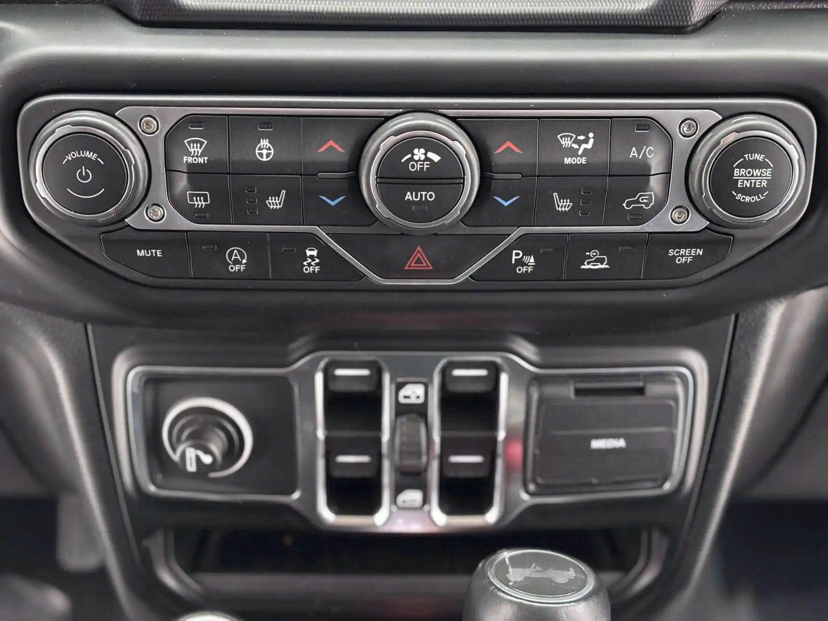 Jeep Wrangler, 2023 21