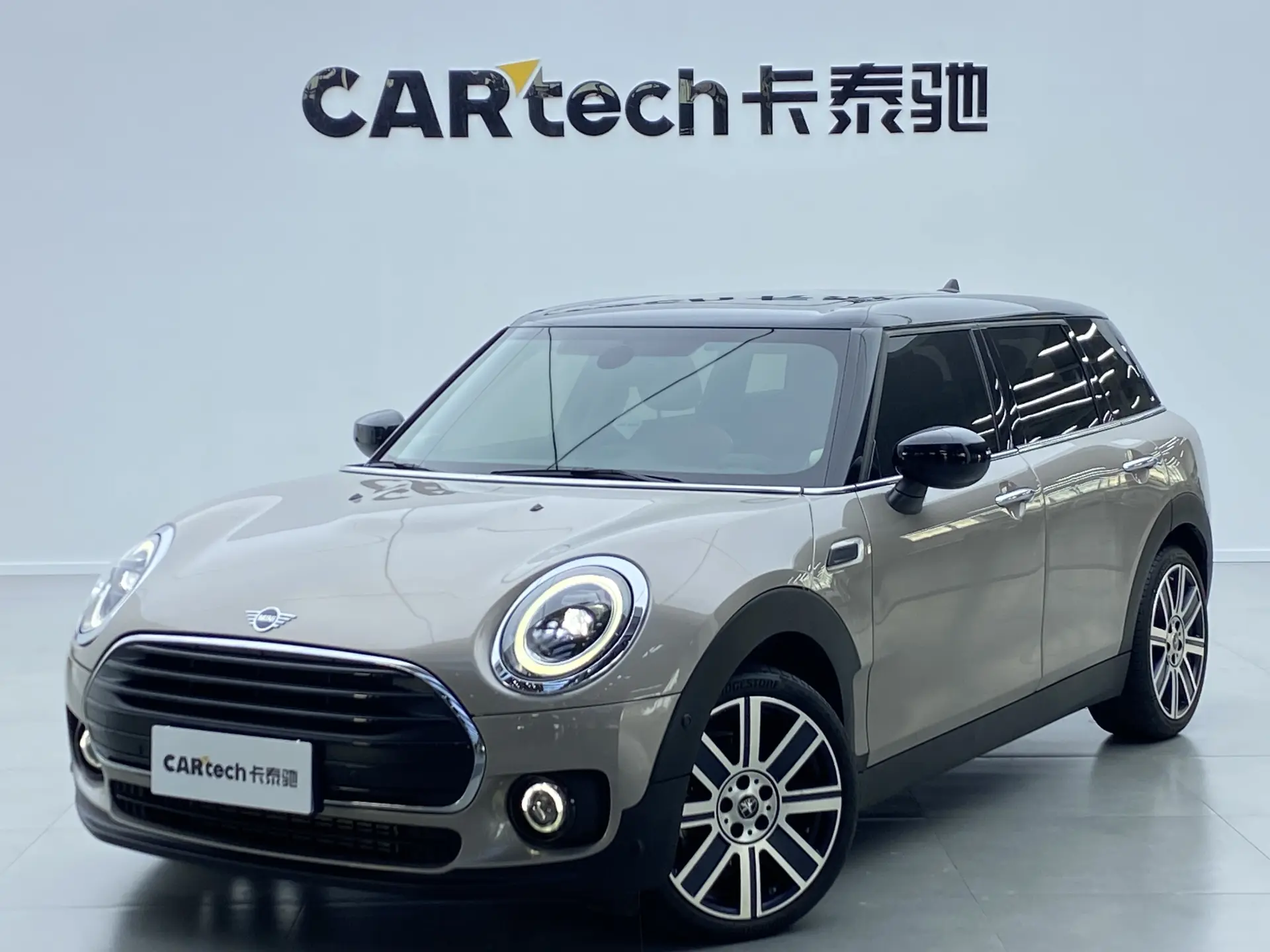 Mini Clubman, 2023 все фото