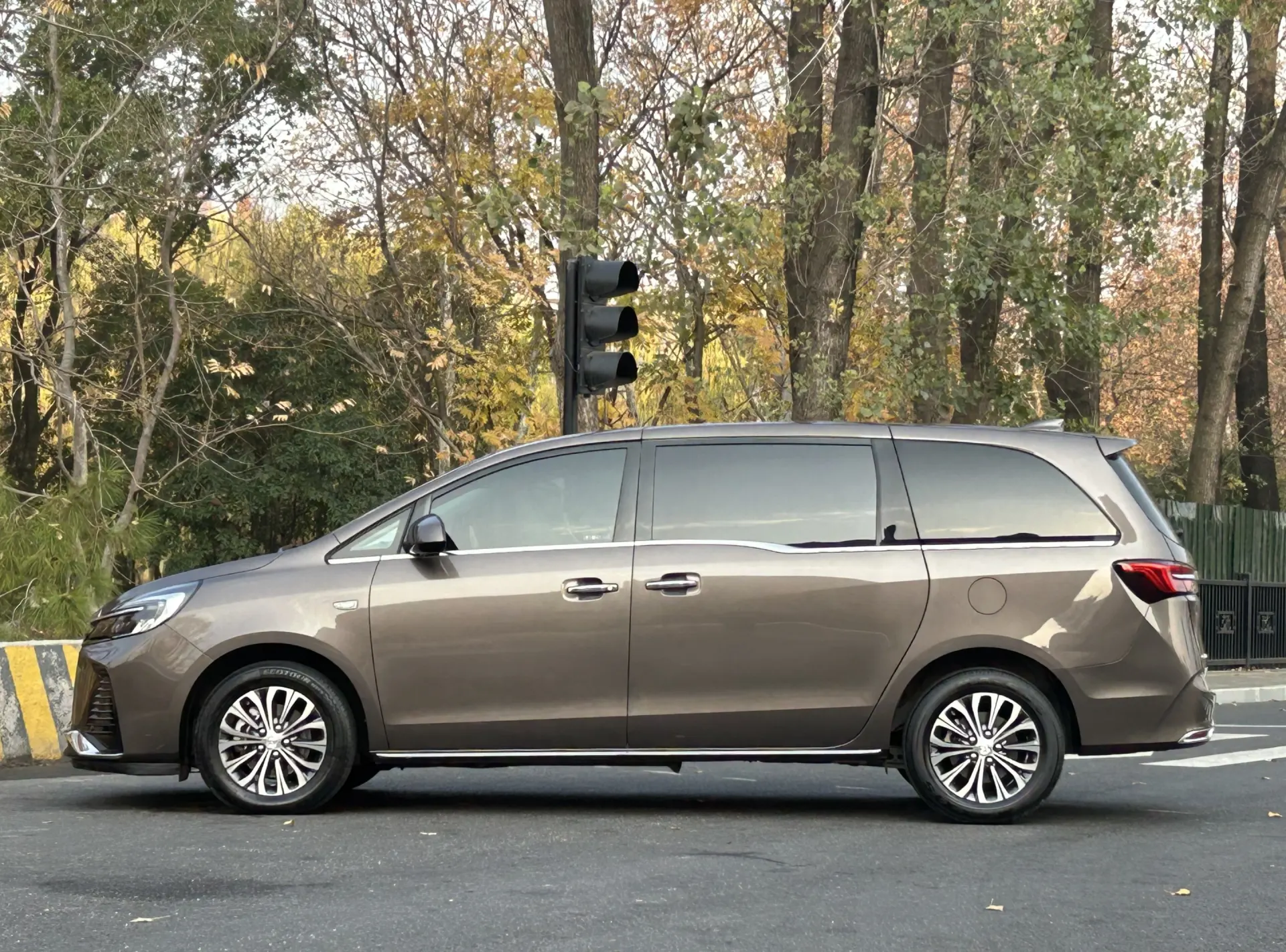 Buick GL8, 2023 8