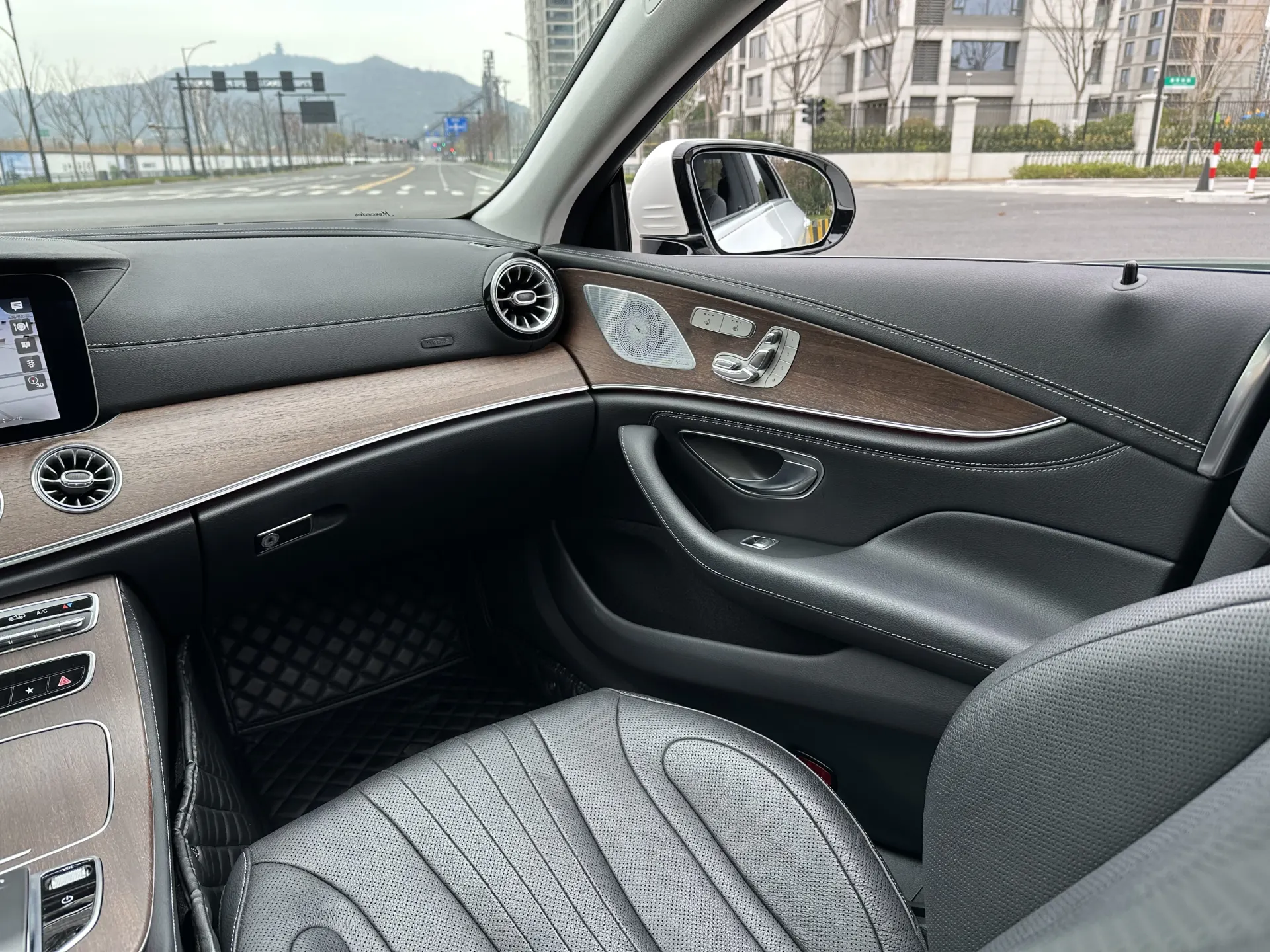 Mercedes-Benz CLS 300, 2022 19