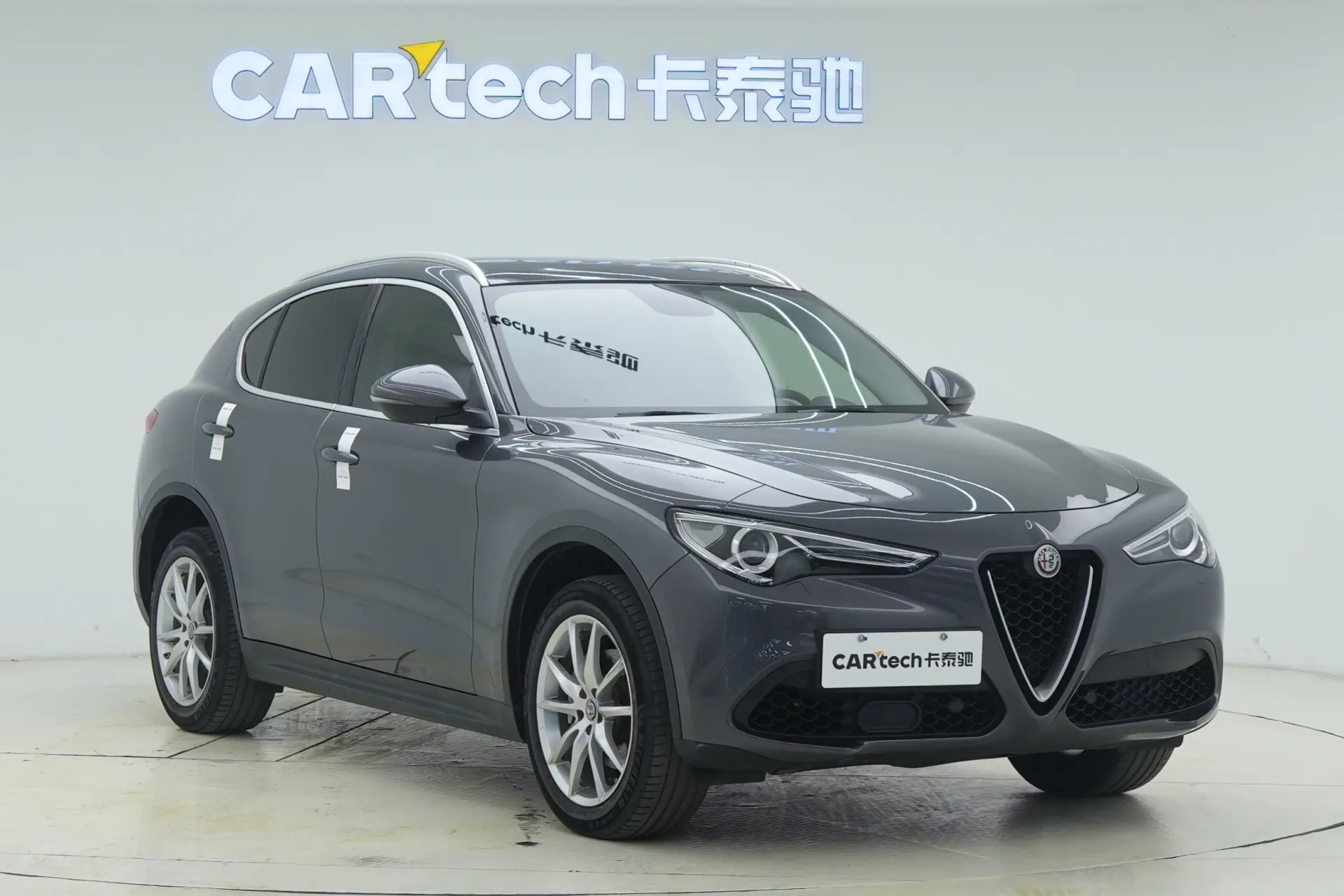 Alfa Romeo Stelvio, 2019 3