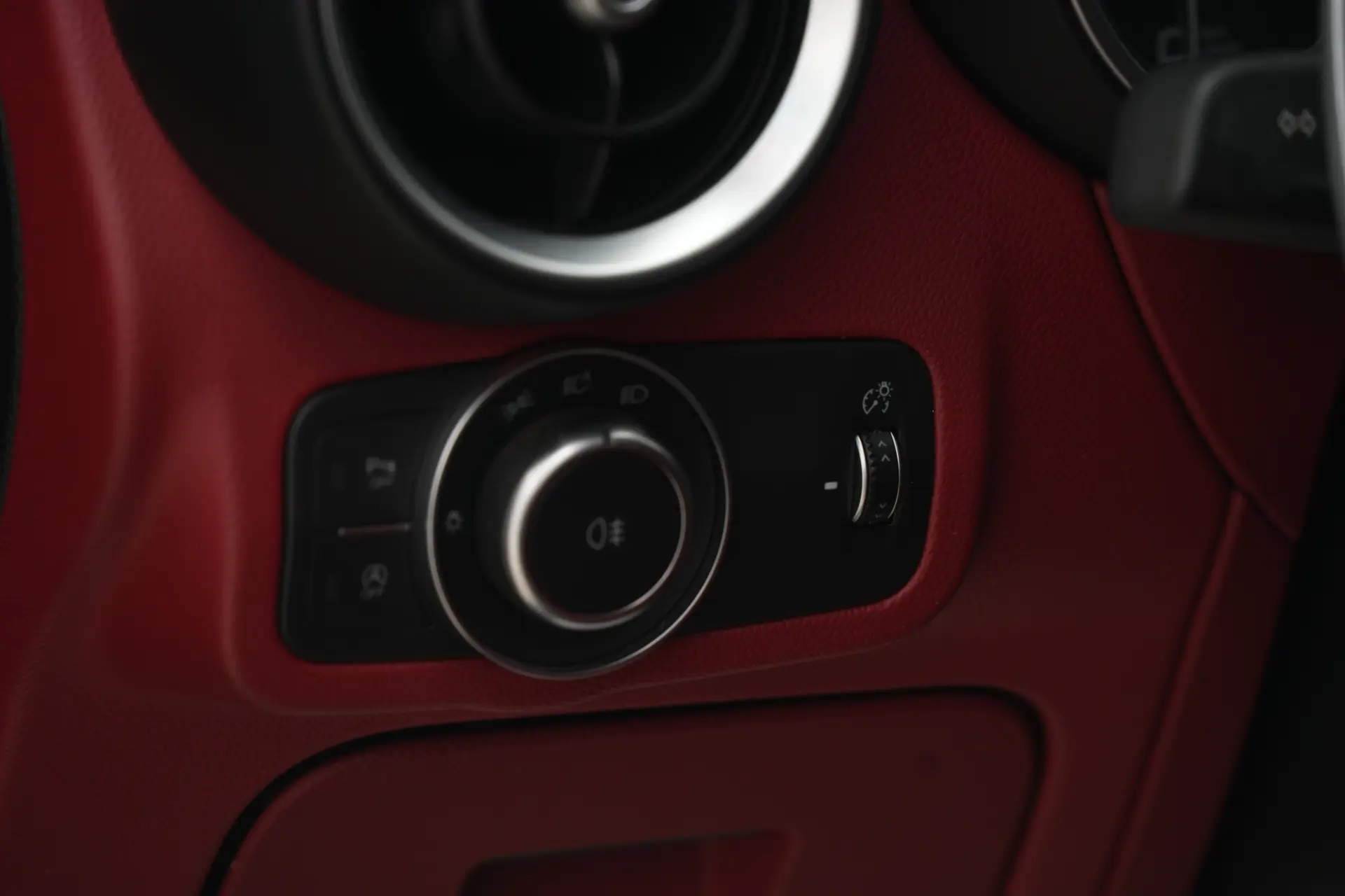 Alfa Romeo Stelvio, 2019 19