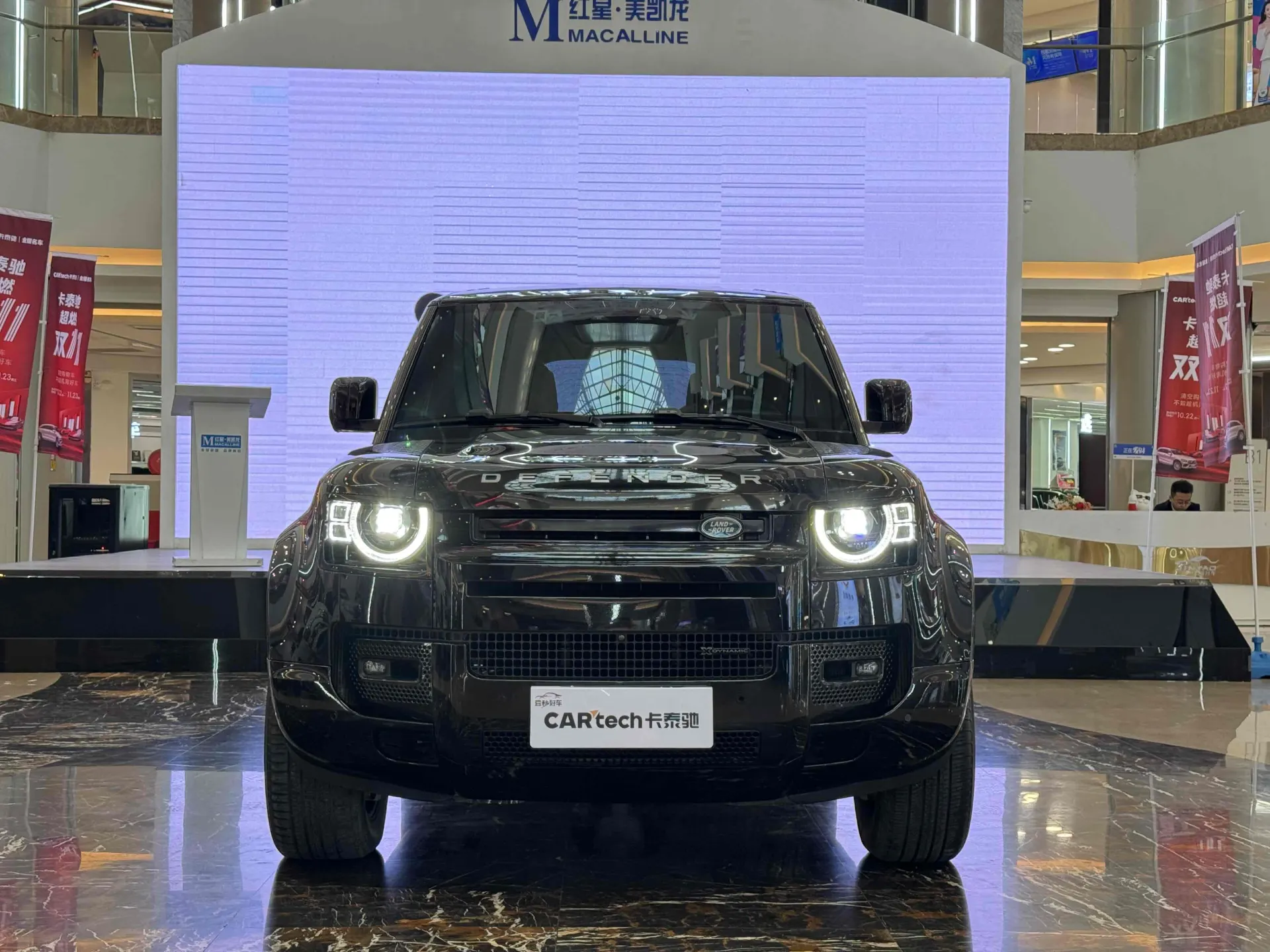 Land Rover Defender, 2023 3