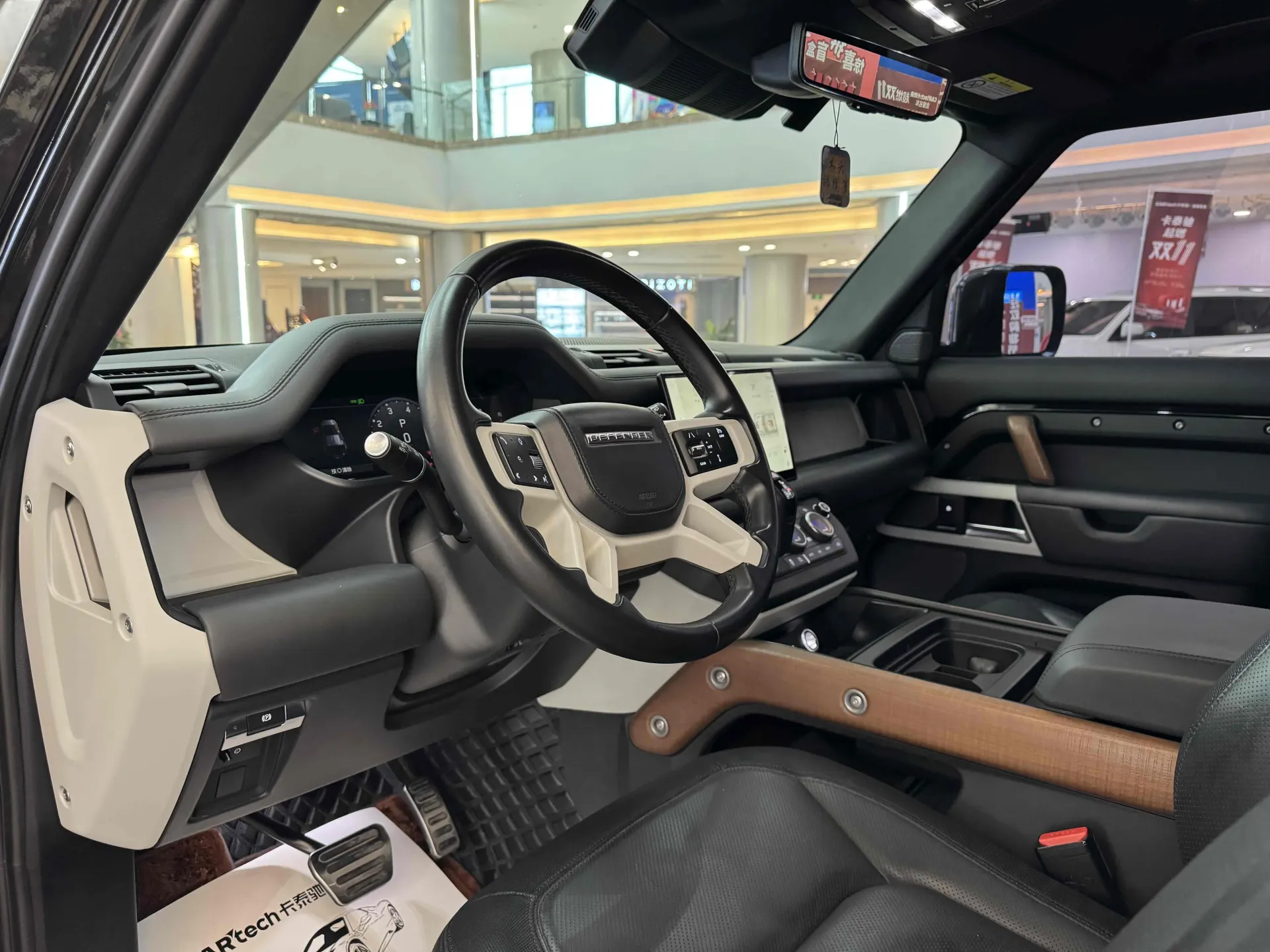 Land Rover Defender, 2023 7