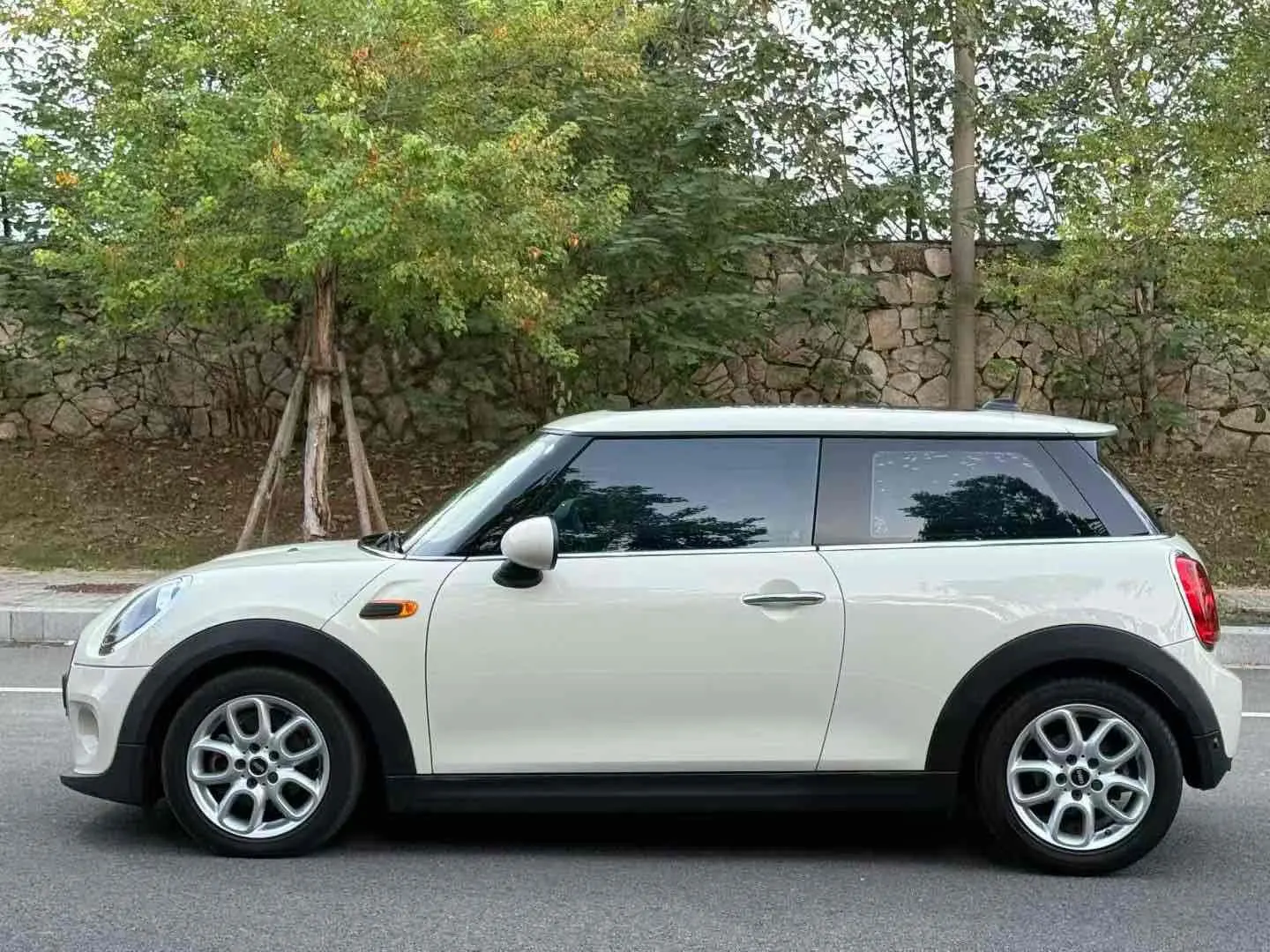 Mini ONE, 2019 6