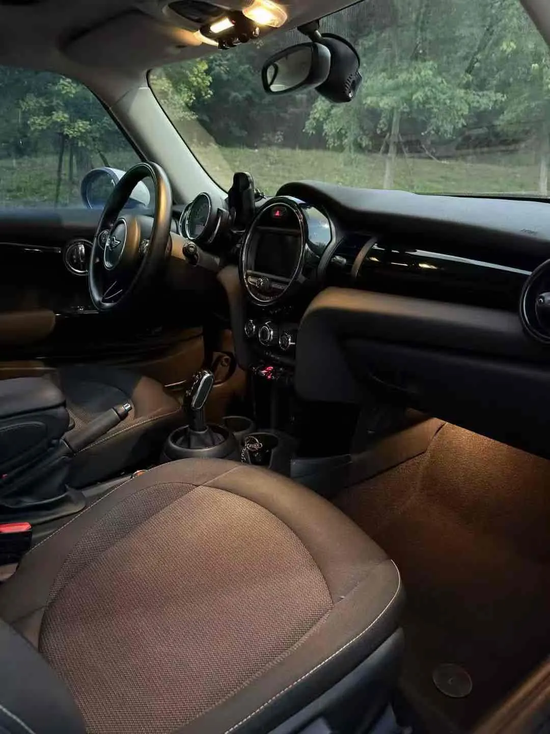 Mini ONE, 2019 8