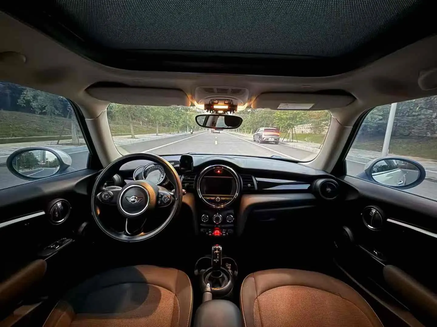 Mini ONE, 2019 7