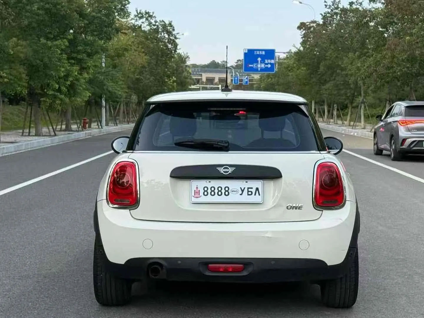 Mini ONE, 2019 4