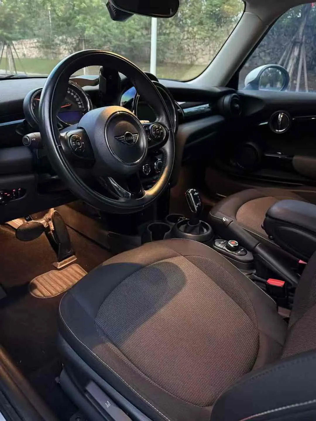Mini ONE, 2019 9