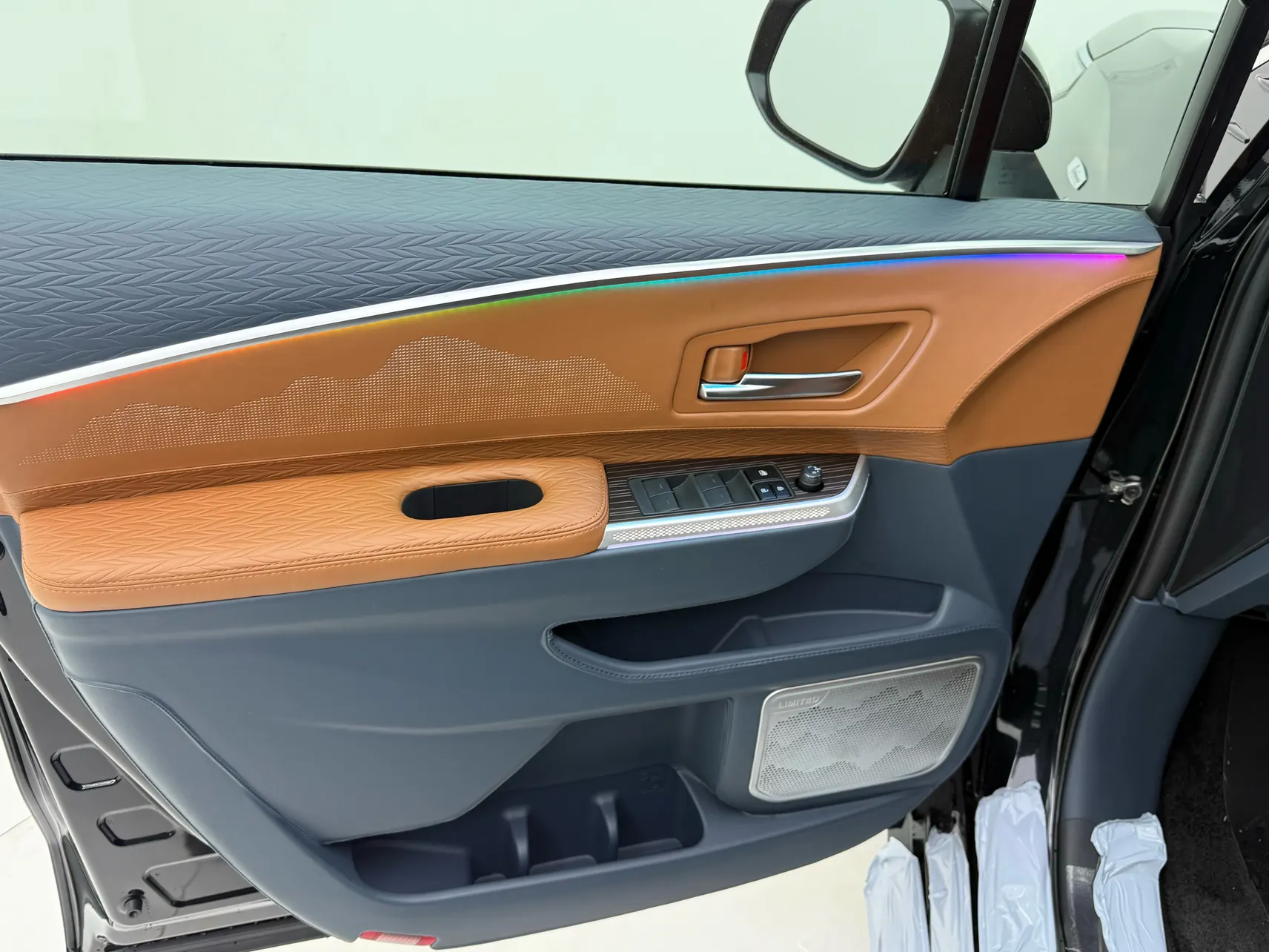 Toyota Granvia, 2025 12