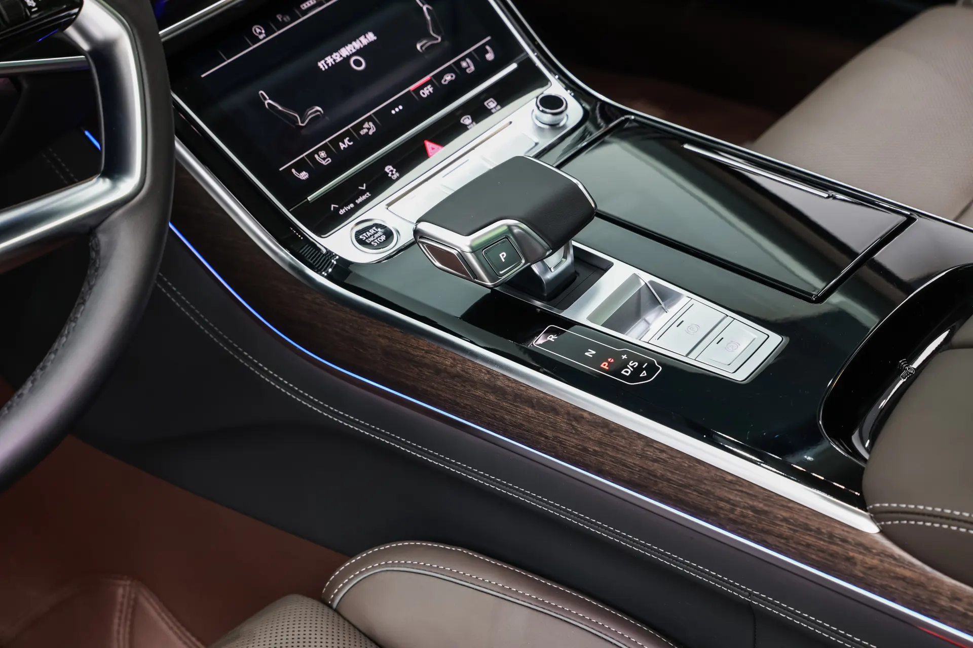 Audi A8L 55 TFSI, 2025 25