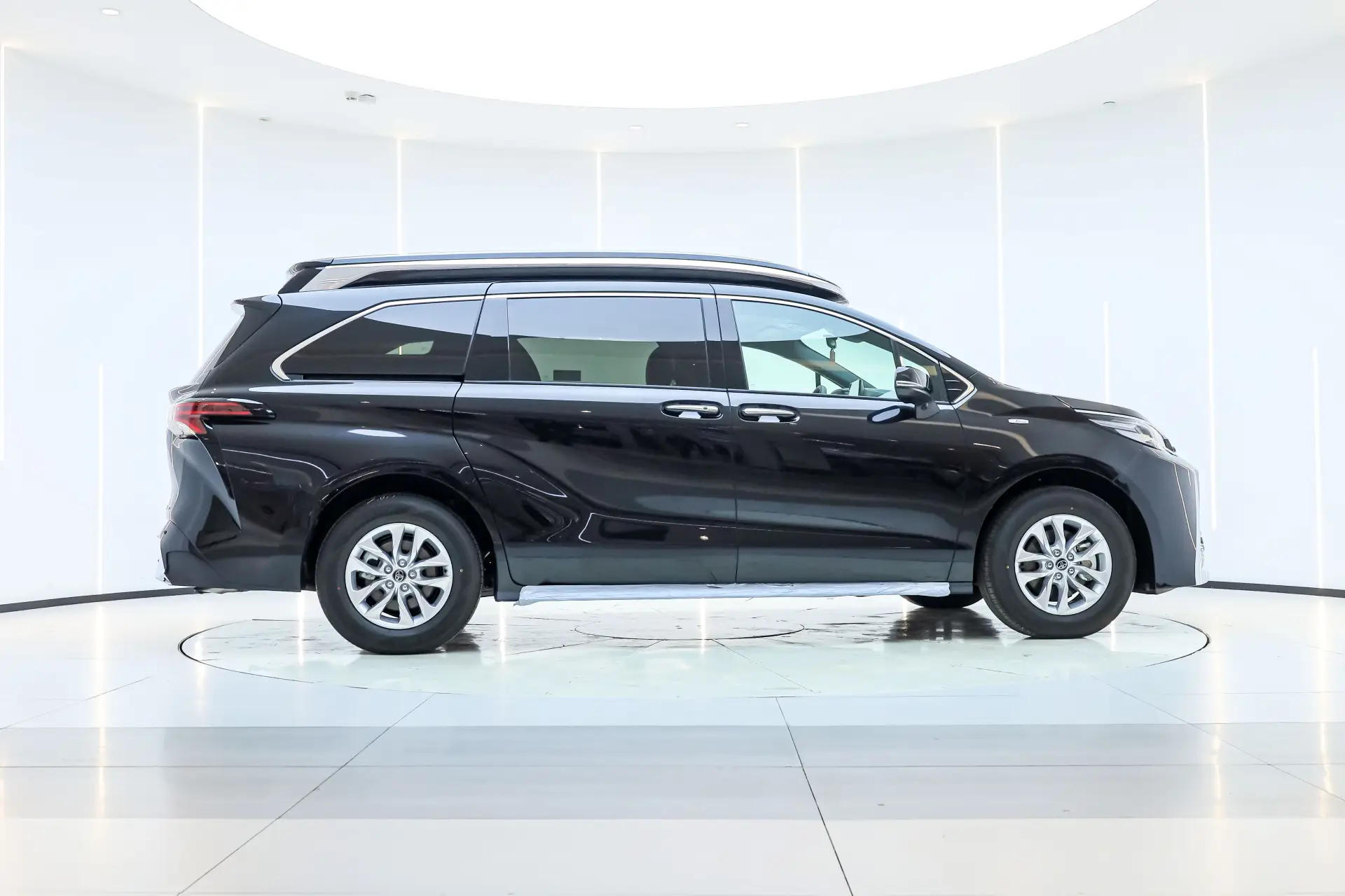 Toyota Granvia, 2025 4
