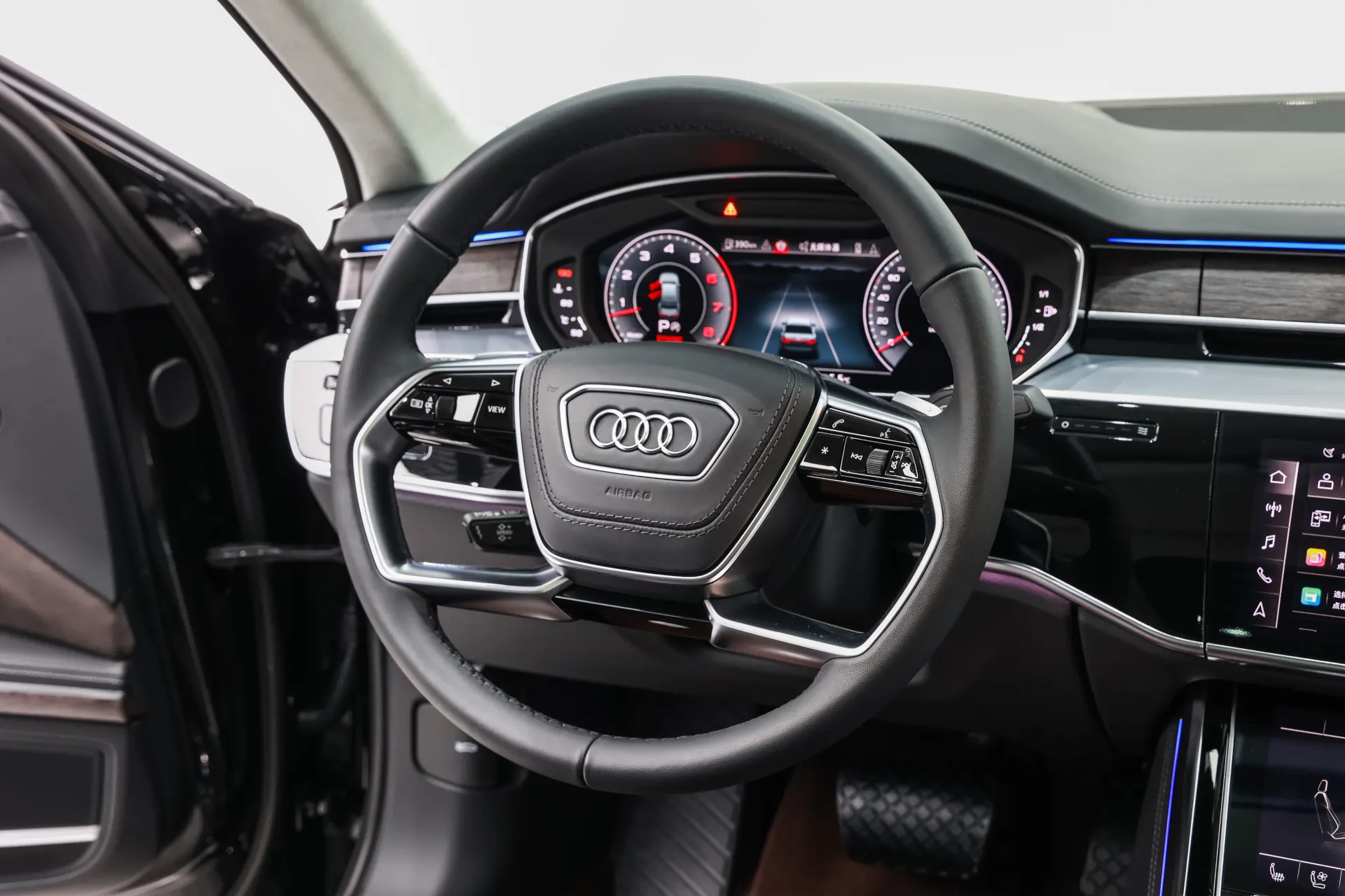 Audi A8L 55 TFSI, 2025 26