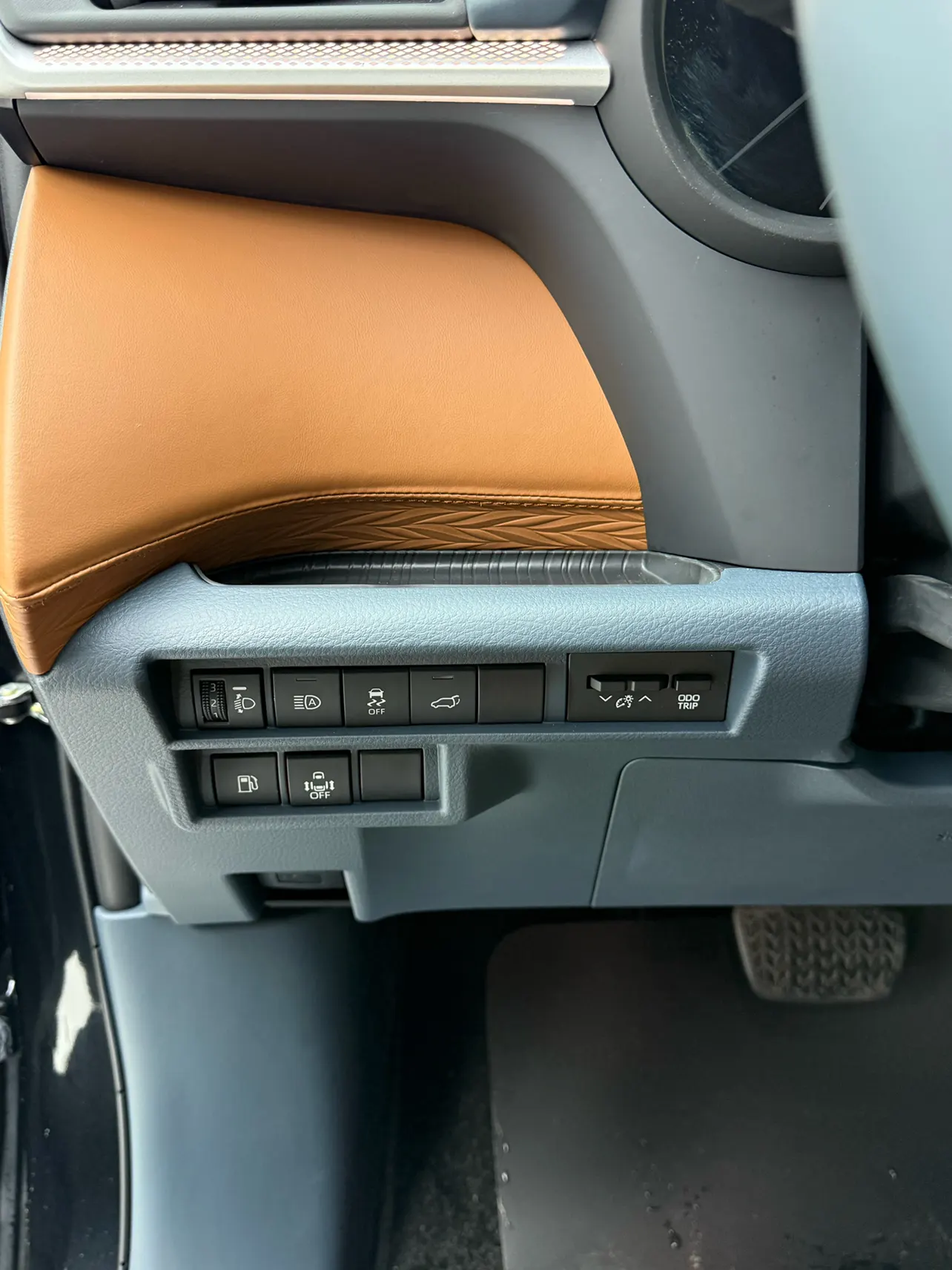 Toyota Granvia, 2025 24