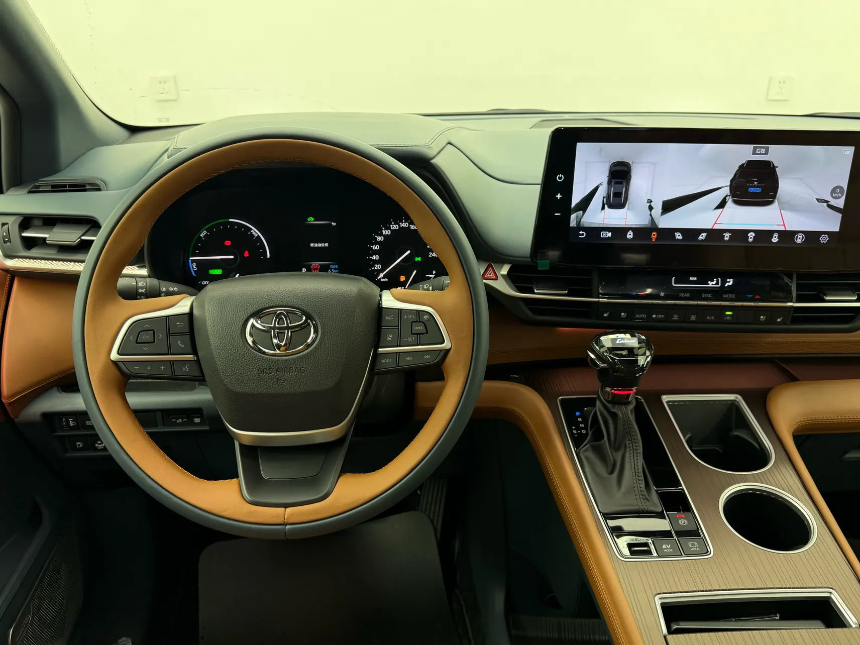 Toyota Granvia, 2025 10