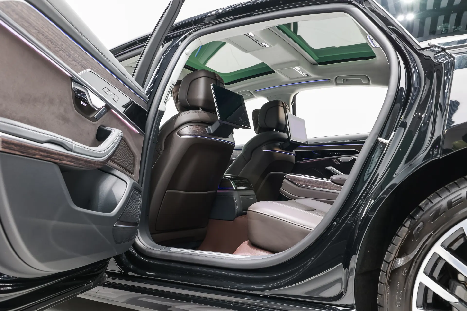 Audi A8L 55 TFSI, 2025 28