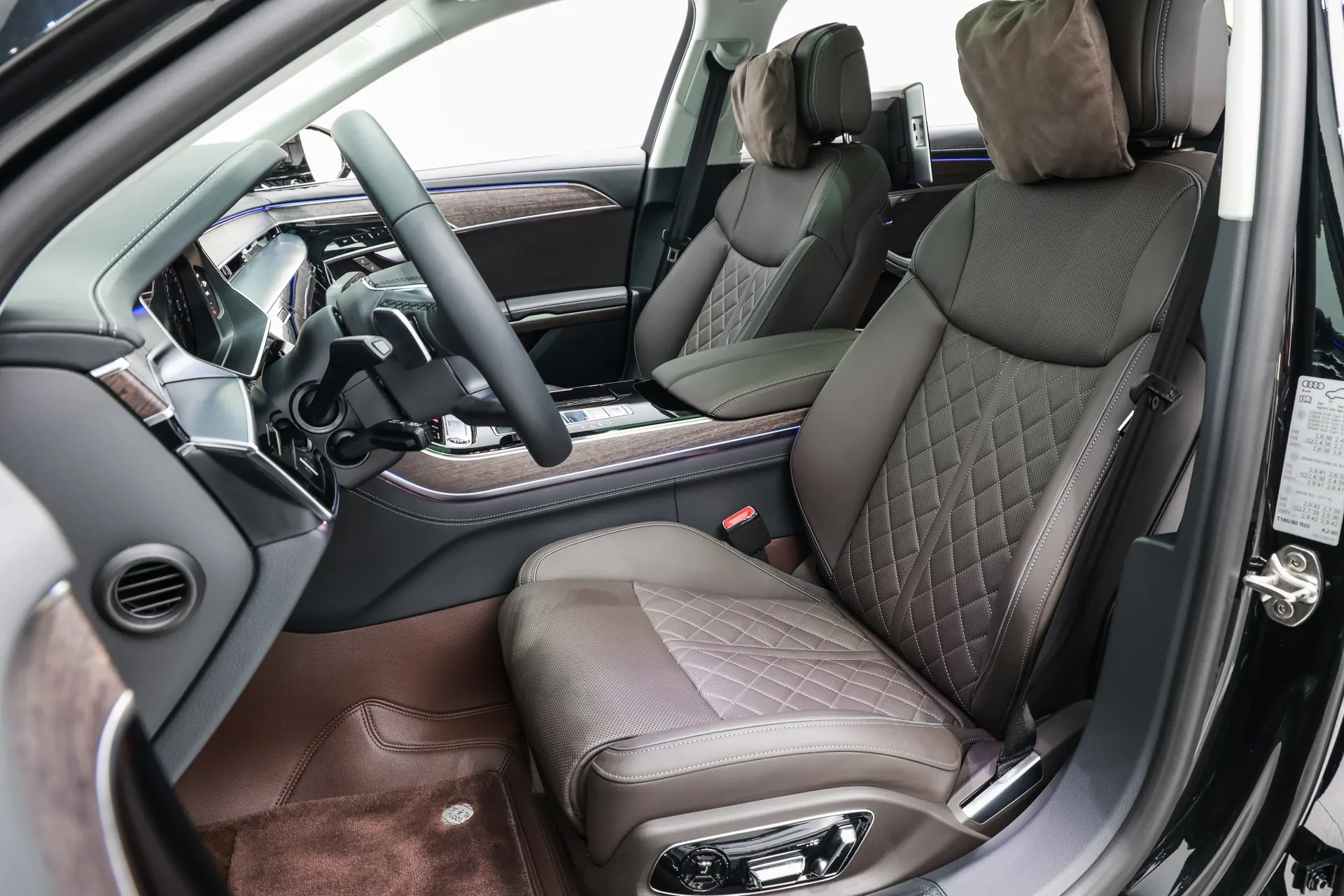 Audi A8L 55 TFSI, 2025 22