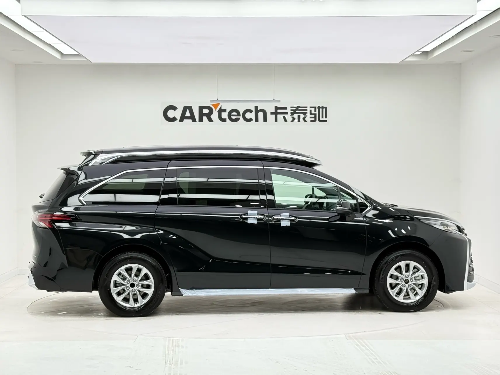 Toyota Granvia, 2025 4