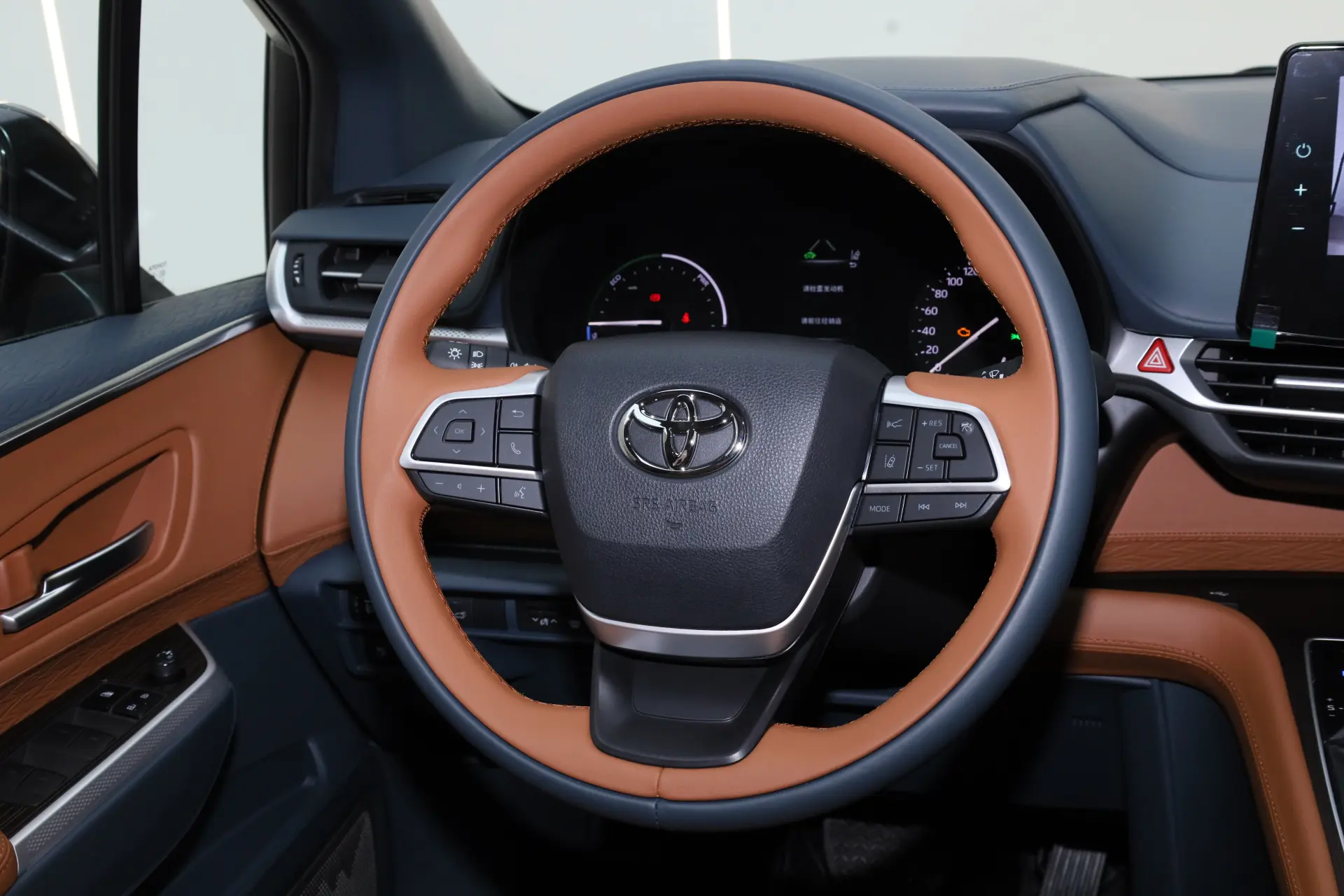 Toyota Granvia, 2025 14