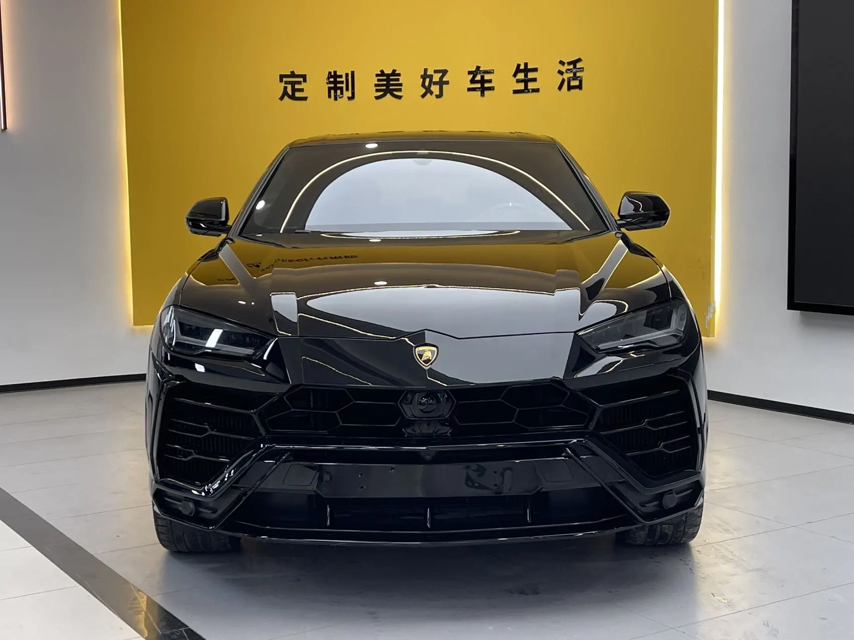 Lamborghini Urus, 2023 3