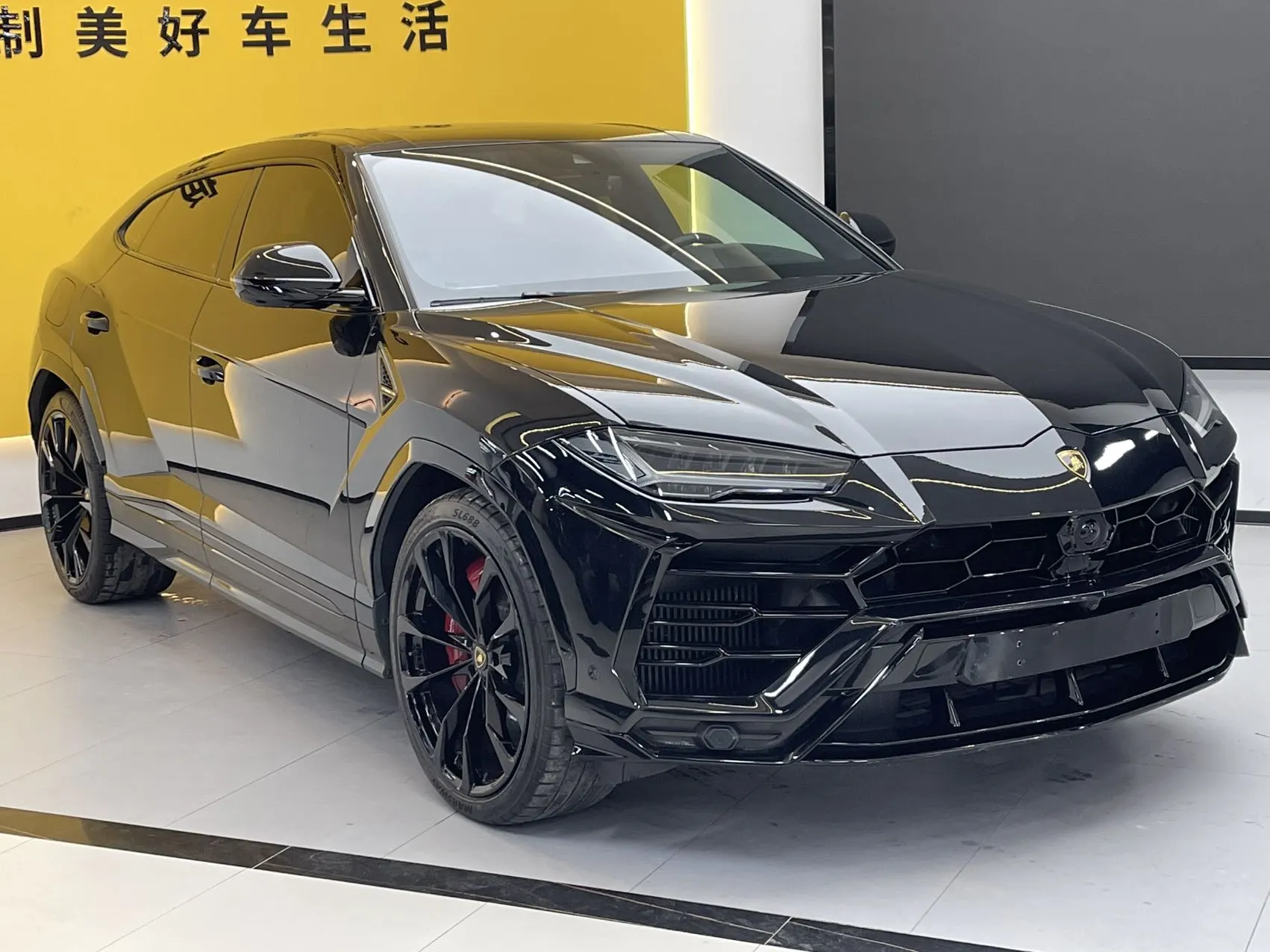 Lamborghini Urus, 2023 6