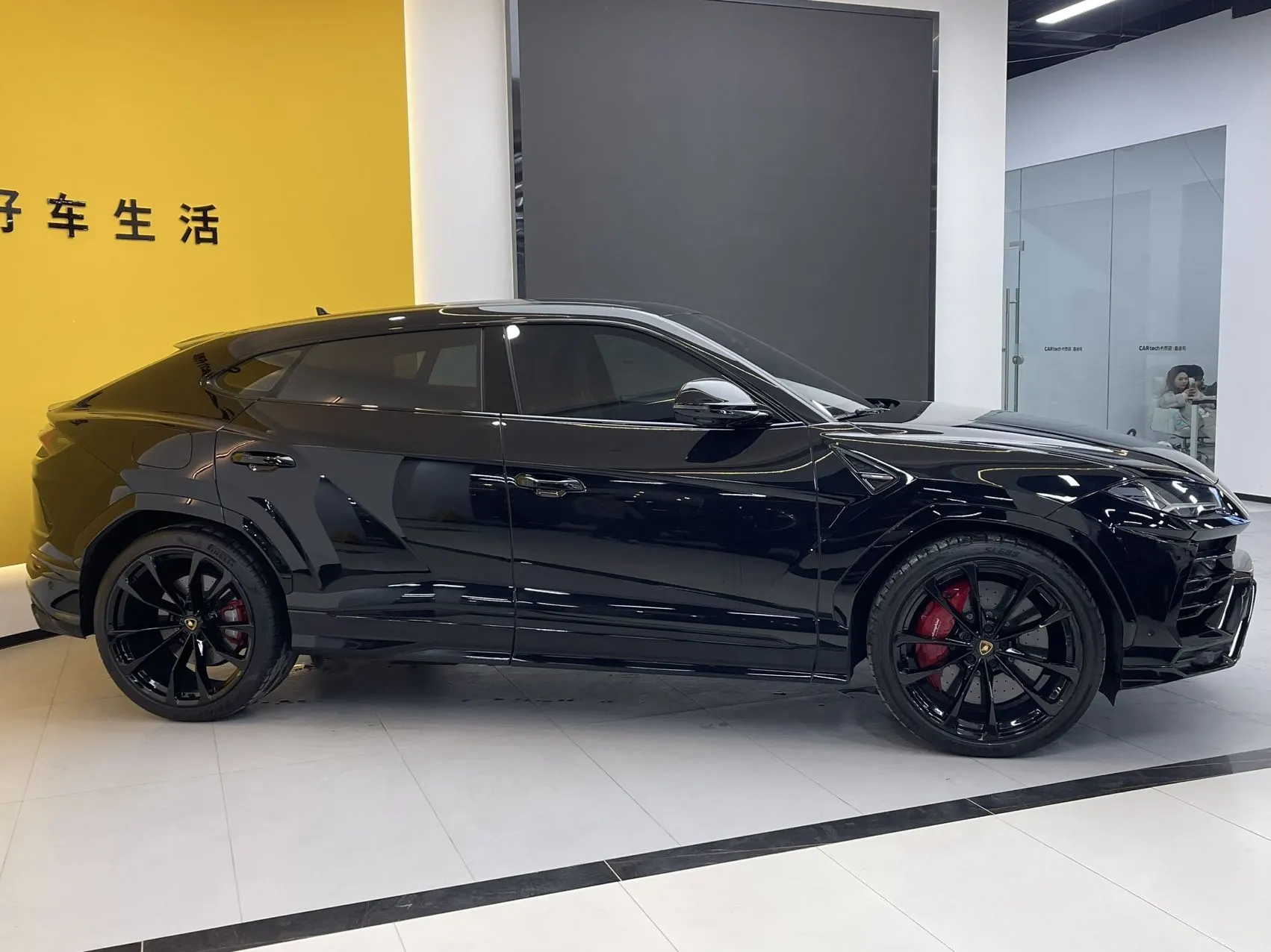 Lamborghini Urus, 2023 все фото