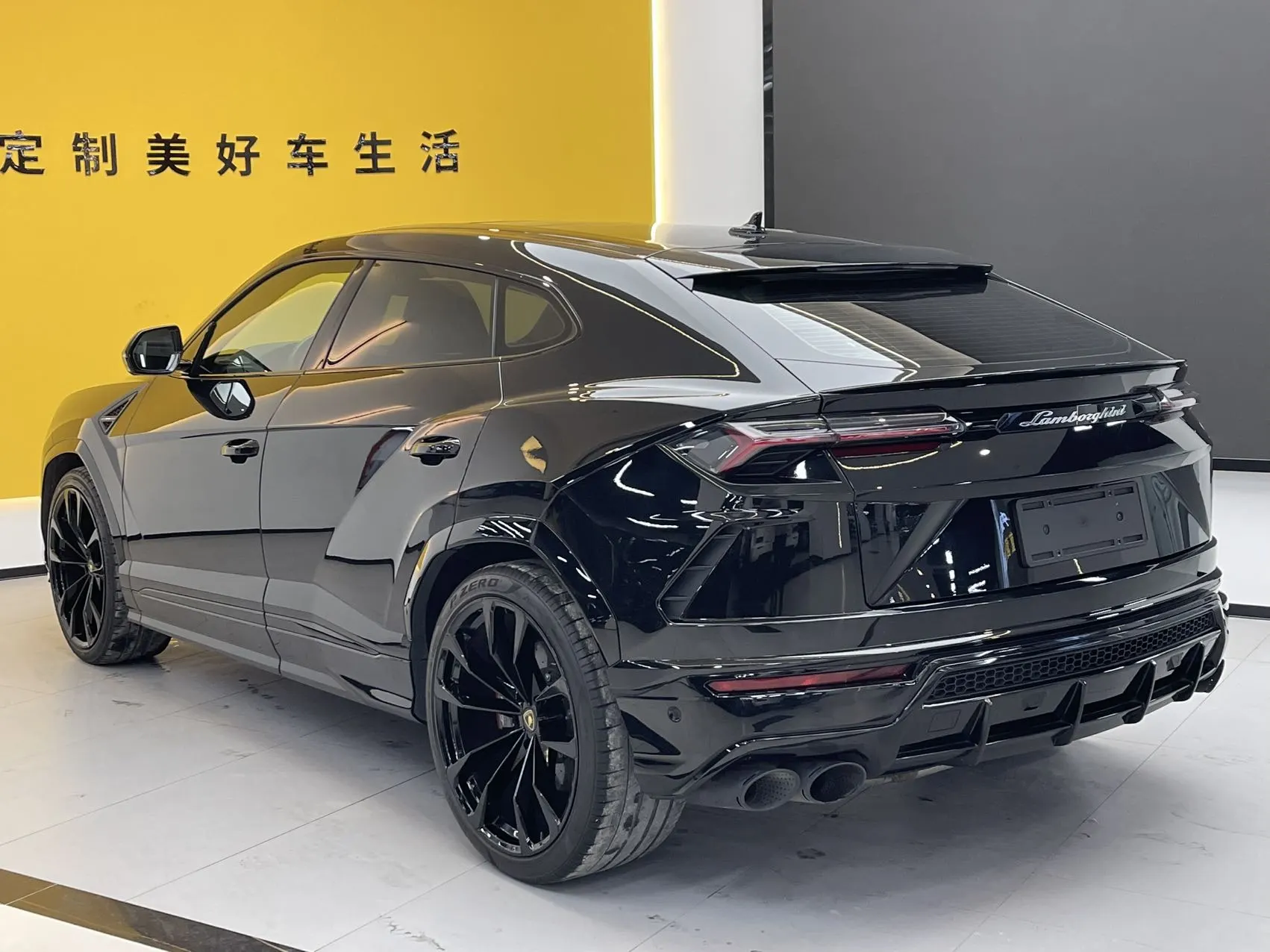 Lamborghini Urus, 2023 10